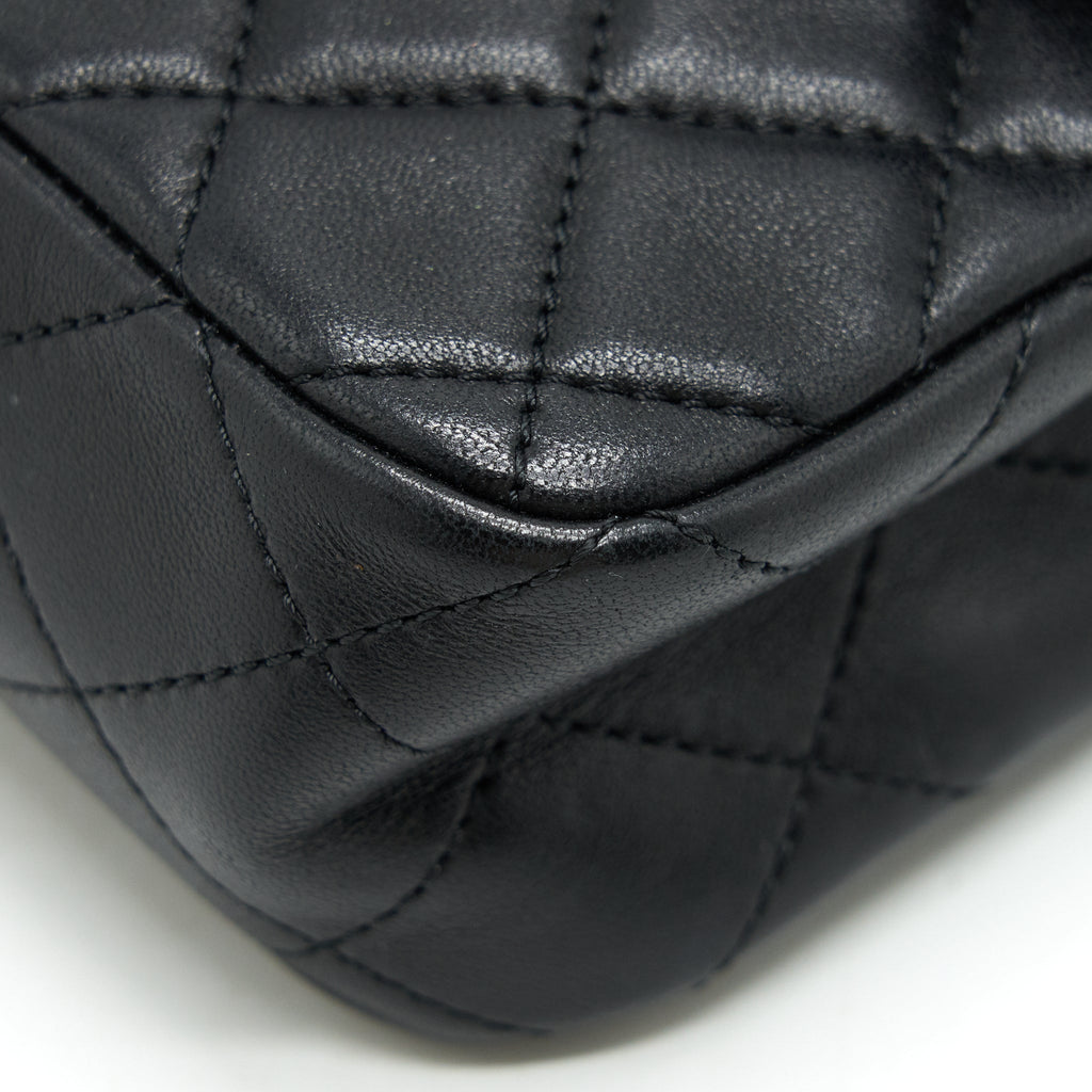 CHANEL QUILTED CC PEARL LOGO SHOULDER FLAP BAG WITH CHAIN