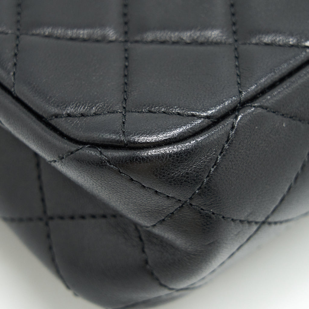 CHANEL QUILTED CC PEARL LOGO SHOULDER FLAP BAG WITH CHAIN