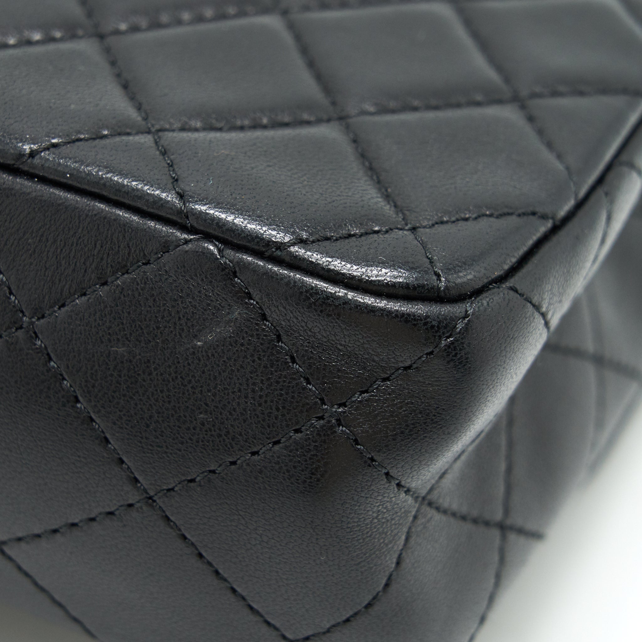 CHANEL QUILTED CC PEARL LOGO SHOULDER FLAP BAG WITH CHAIN