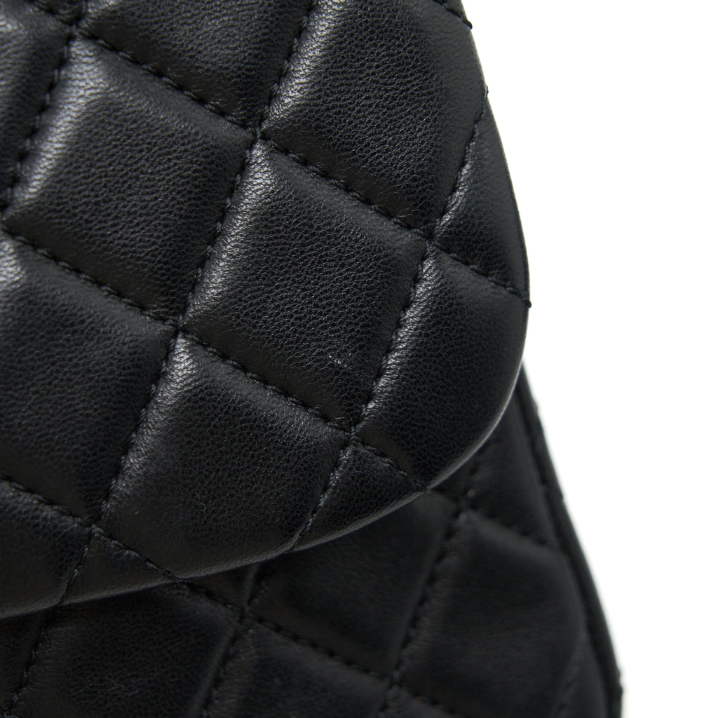 CHANEL QUILTED CC PEARL LOGO SHOULDER FLAP BAG WITH CHAIN