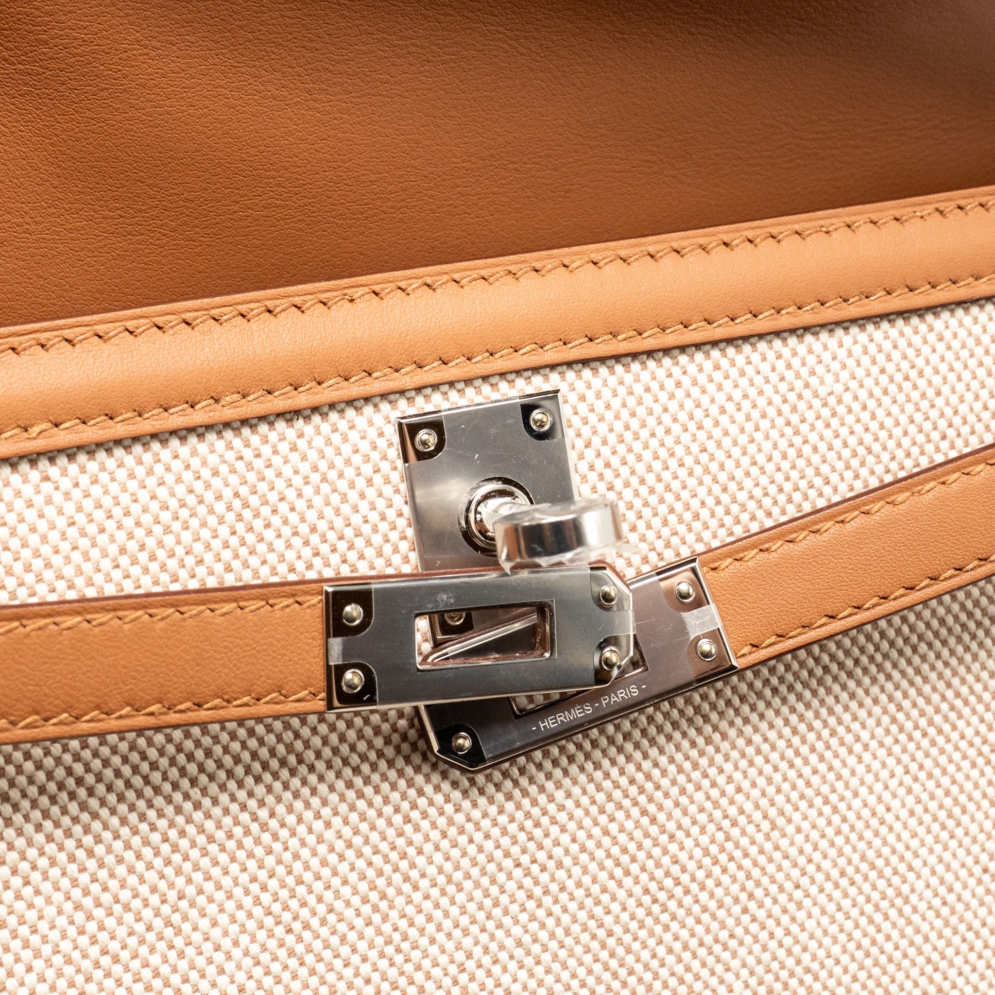 HERMES KELLY 25 TOILE H/SWIFT ECRU-BEIGE/GOLD SHW