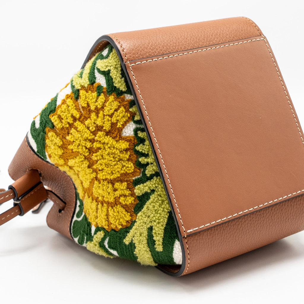 LOEWE X WILLIAM DE MORGAN MINI HAMMOCK FLORAL-EMBROIDERED SHOULDER BAG CALFSKIN TAN/ MULTICOLOUR GHW