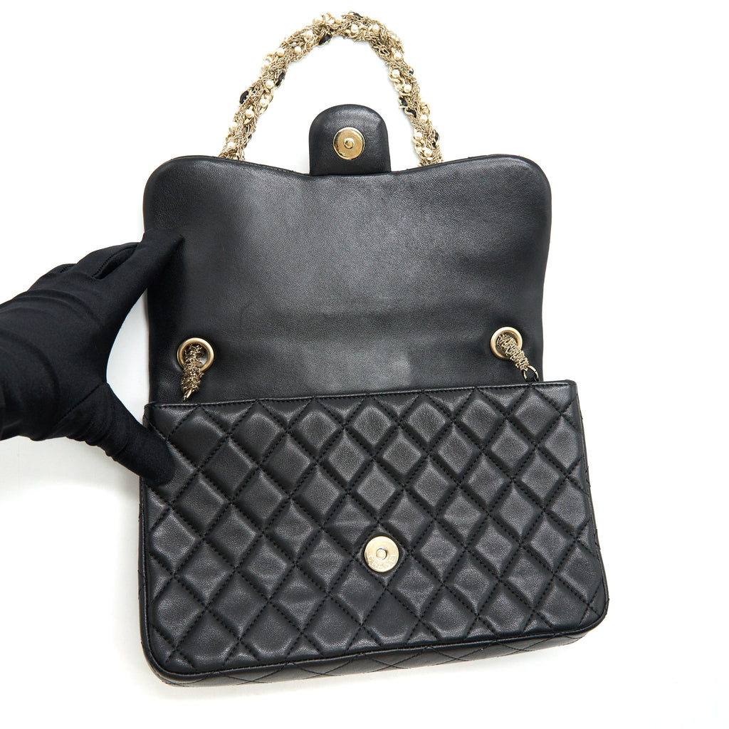 CHANEL QUILTED CC PEARL LOGO SHOULDER FLAP BAG WITH CHAIN