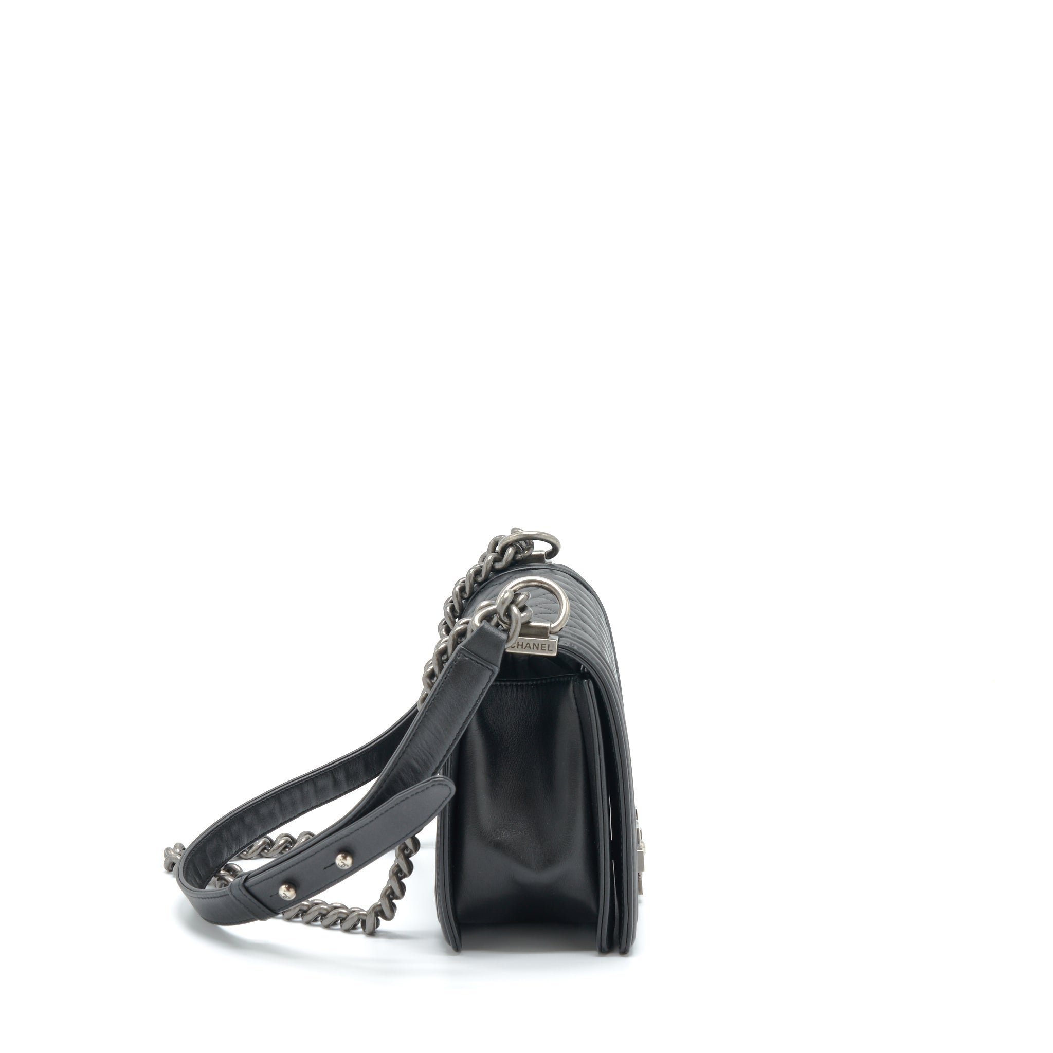 CHANEL MEDIUM BOY BAG CALFSKIN BLACK RUTHENIUM/BLACK HARDWARE