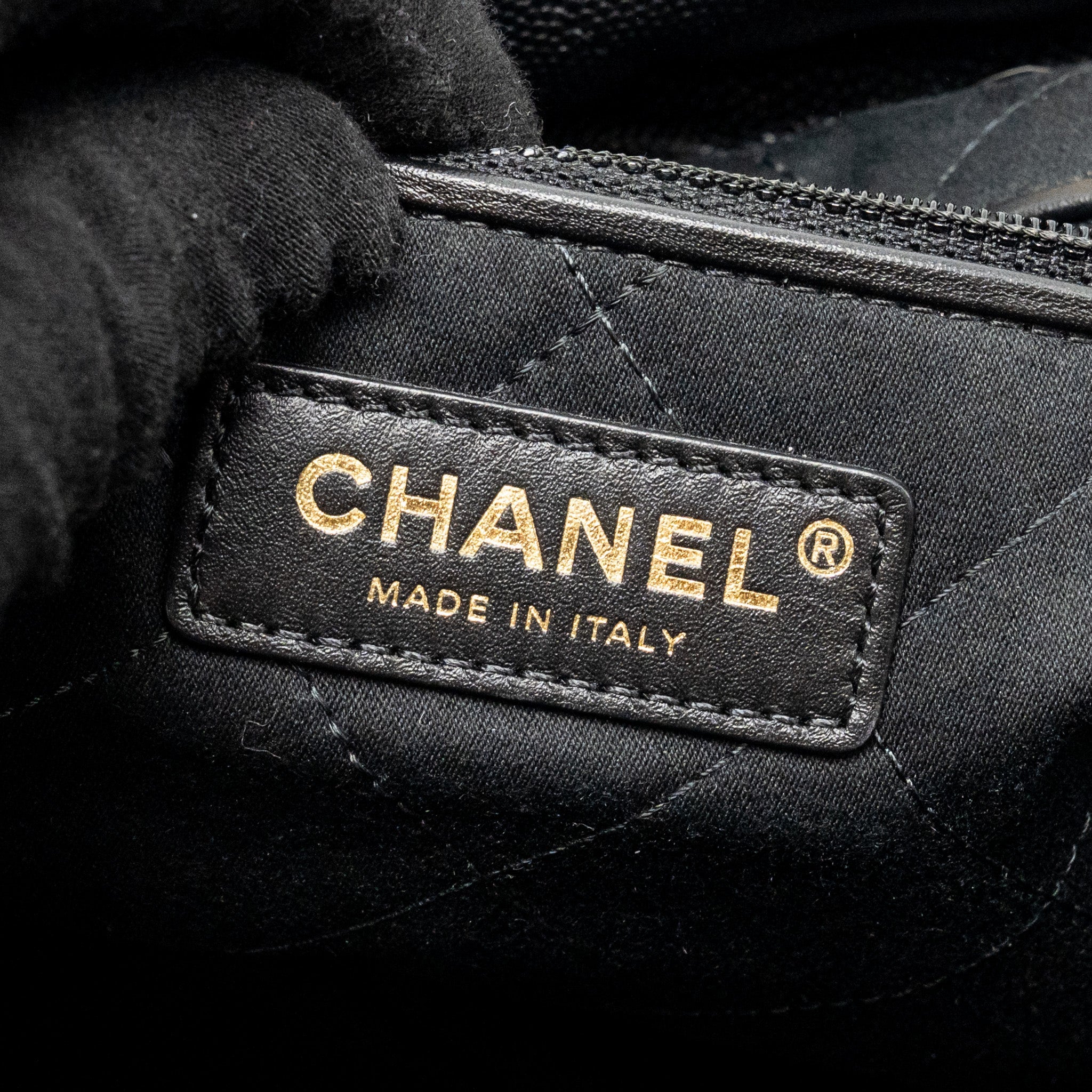 CHANEL MEDIUM 22 BAG BLACK LETTER CAVIAR BLACK GHW (MICROCHIP)
