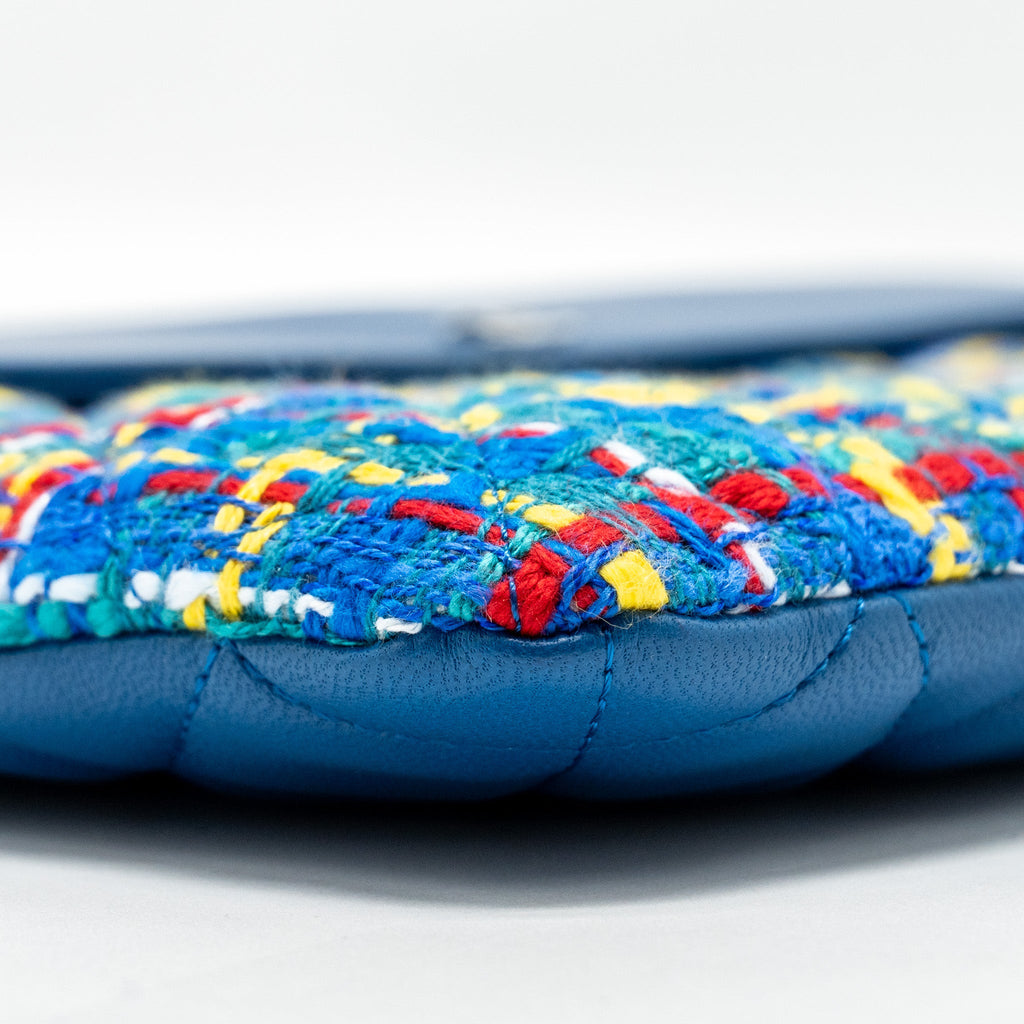 CHANEL QUILTED O-CASE POUCH TWEED/LEATHER BLUE/MULTICOLOUR SHW