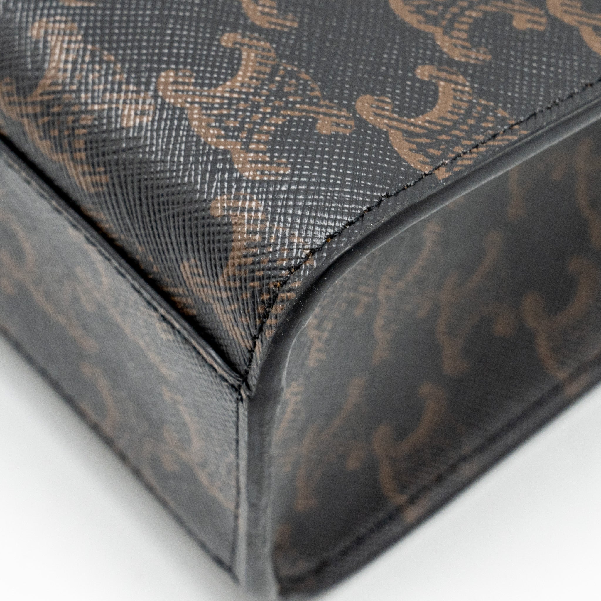 CELINE VERTICAL CABAS IN TRIOMPHE CANVAS BLACK / MULTICOLOUR GHW