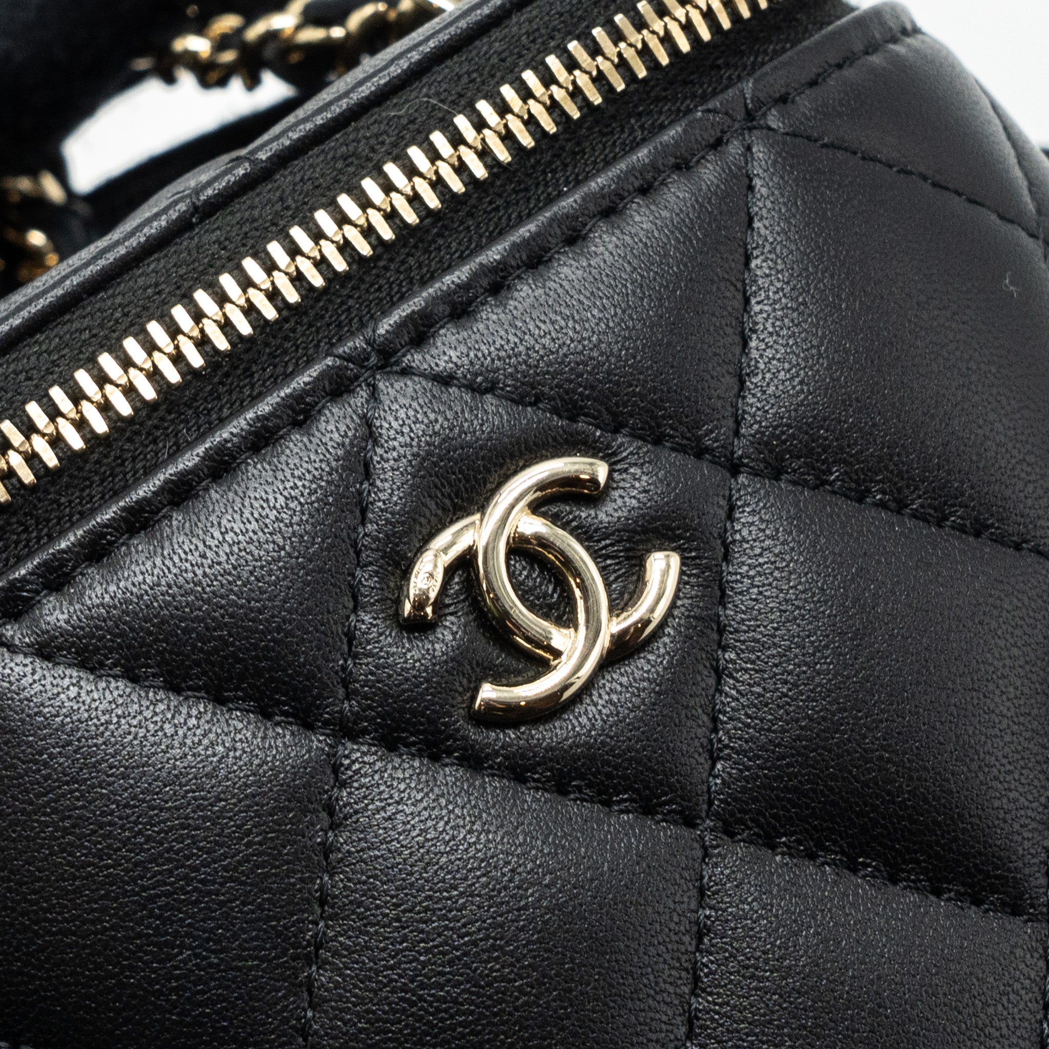 CHANEL PEARL CRUSH MINI VANITY CASE LAMBSKIN BLACK LGHW(MICROCHIP)