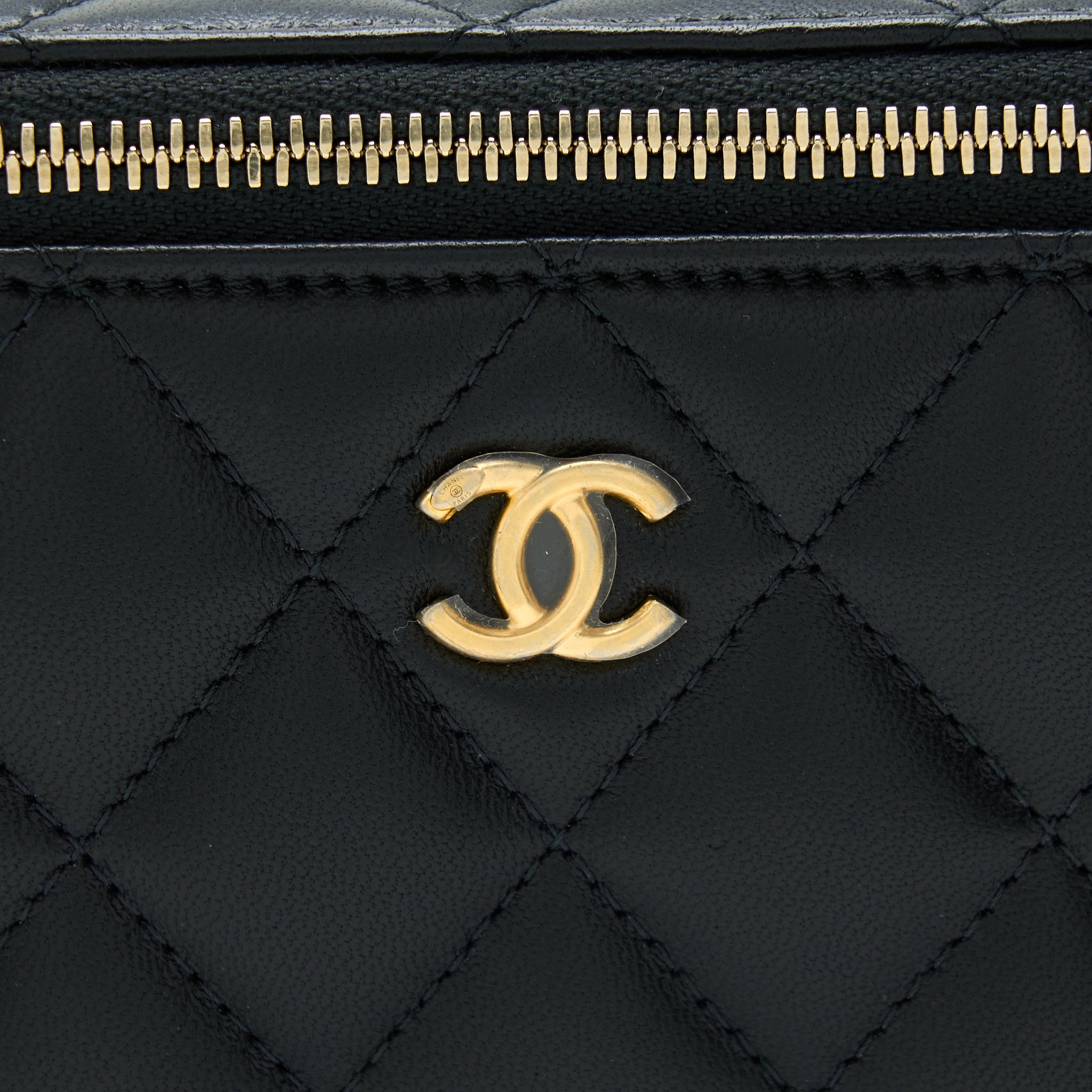 CHANEL 22A PEARL CRUSH LONG VANITY WITH CHAIN LAMBSKIN BLACK GHW
