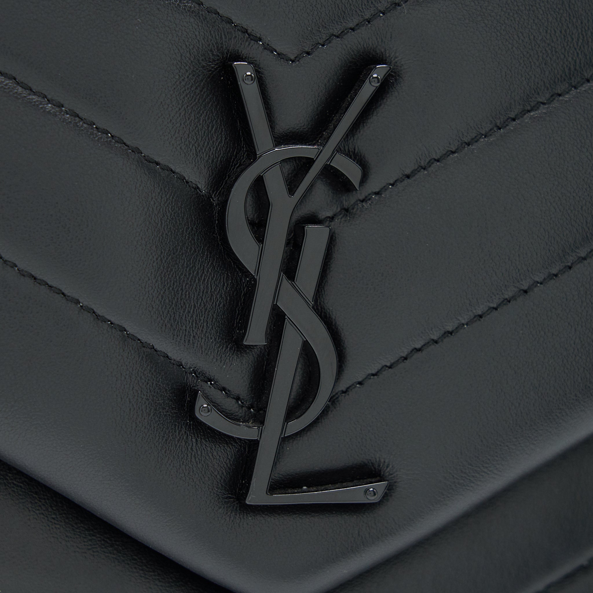 SAINT LAURENT / YSL MEDIUM LOU LOU BAG SO BLACK