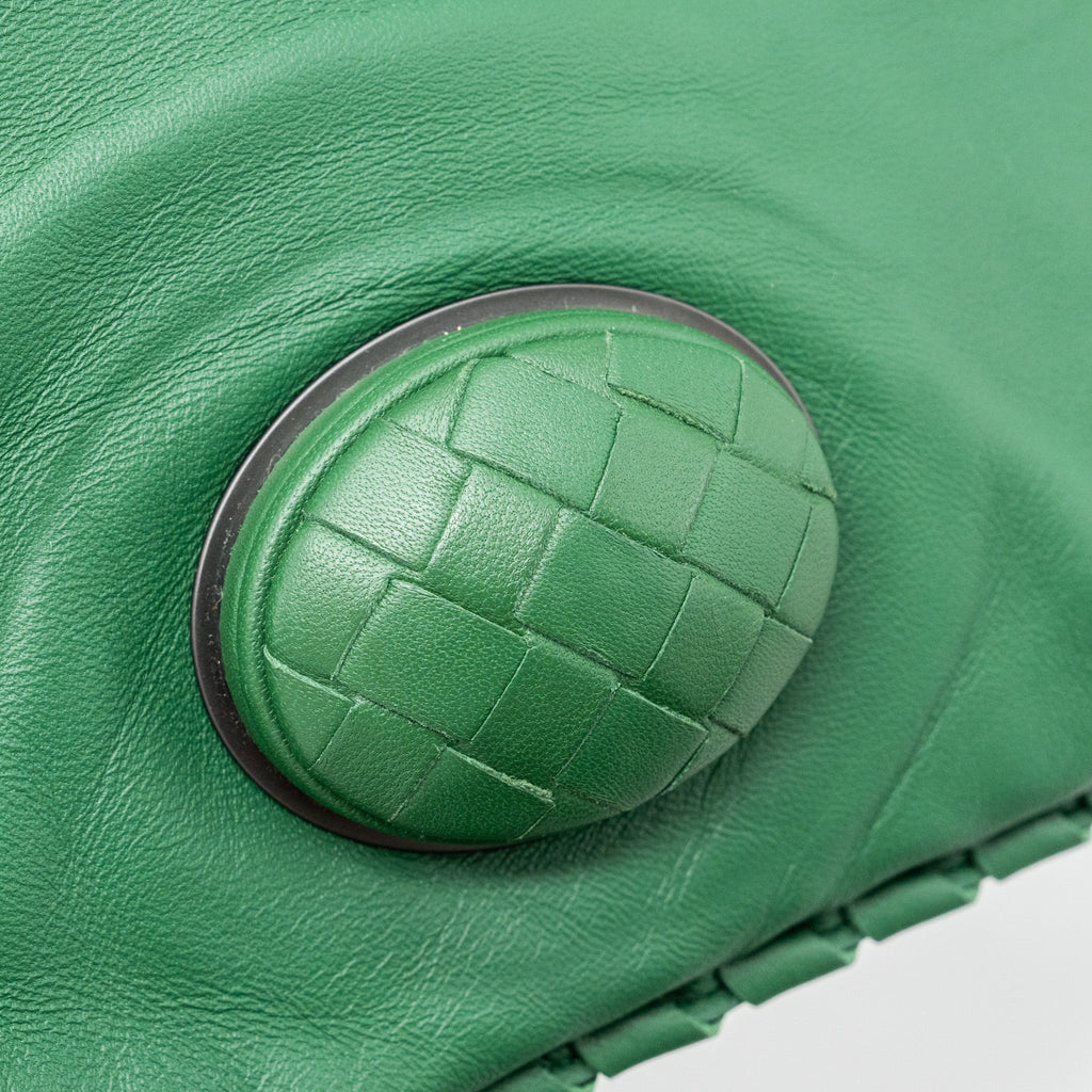 BOTTEGA VENETA CLUTCH NAPPA GREEN BLACK HARDWARE