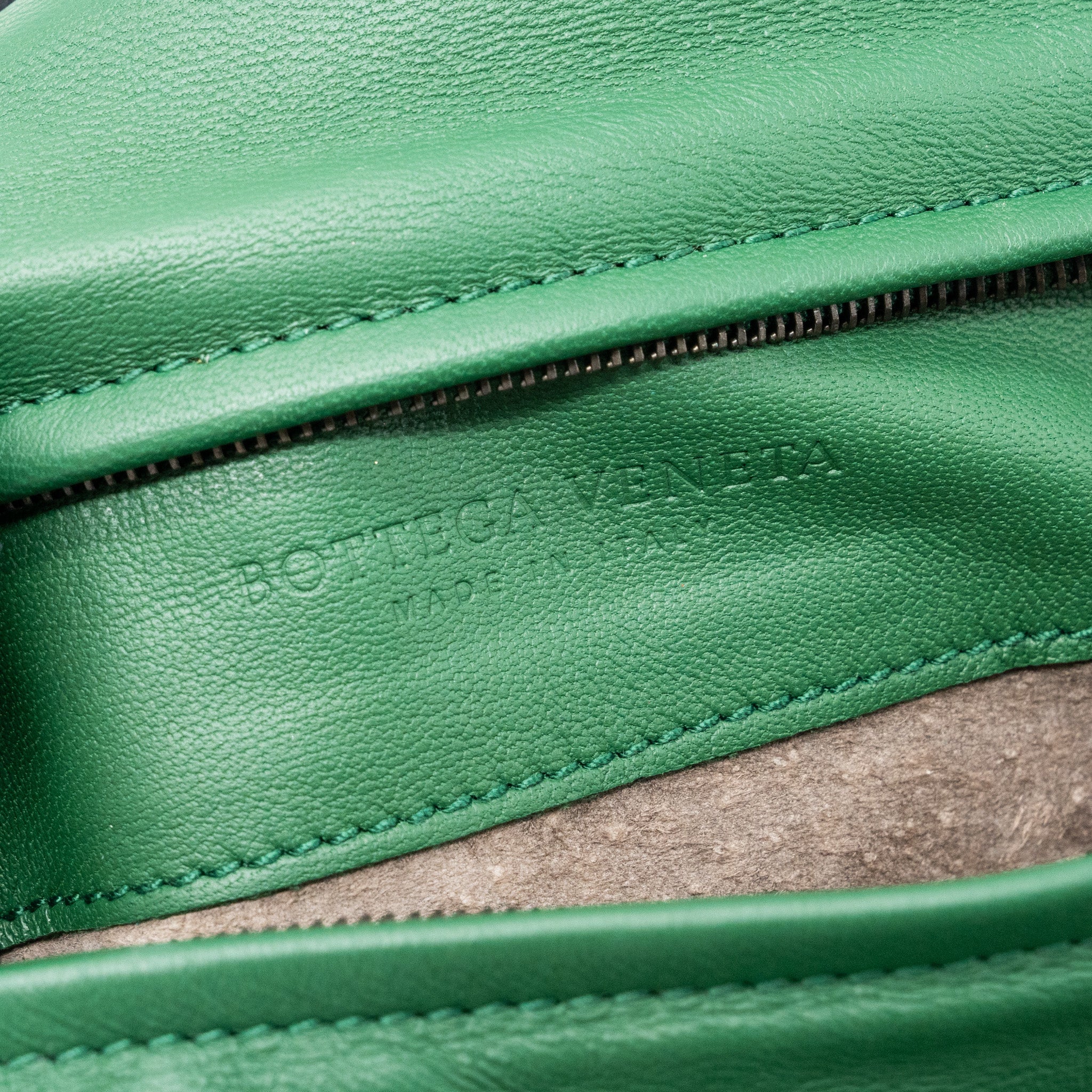 BOTTEGA VENETA CLUTCH NAPPA GREEN BLACK HARDWARE
