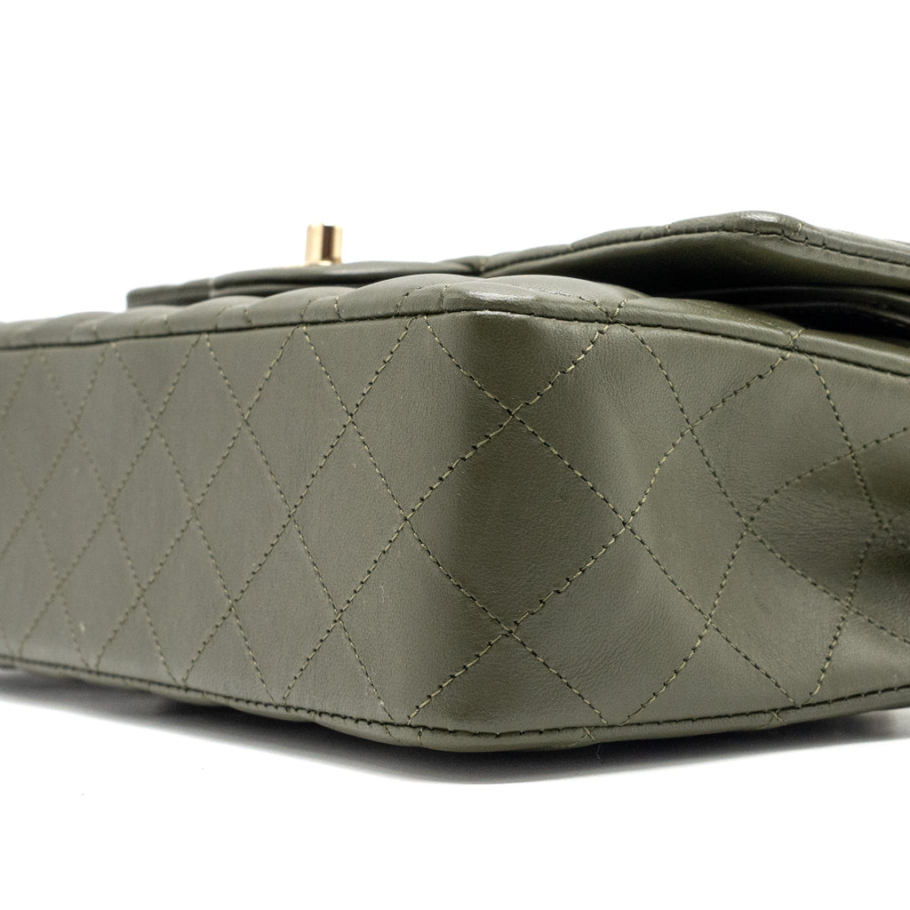 CHANEL 22K MEDIUM CLASSIC DOUBLE FLAP BAG LAMBSKIN OLIVE GREEN LGHW(MICROCHIP)