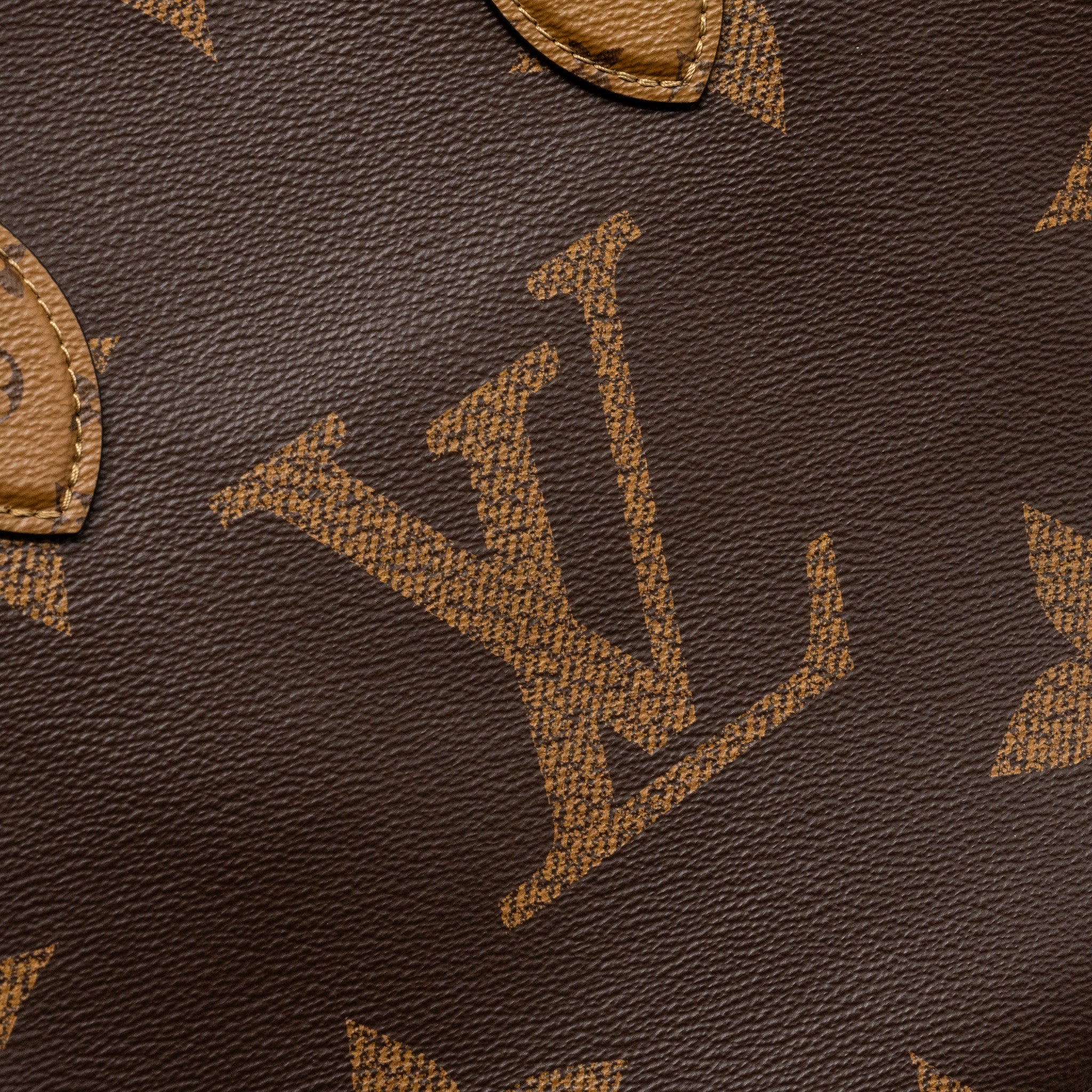 LOUIS VUITTON ONTHEGO MM MONOGRAM CANVAS GHW
