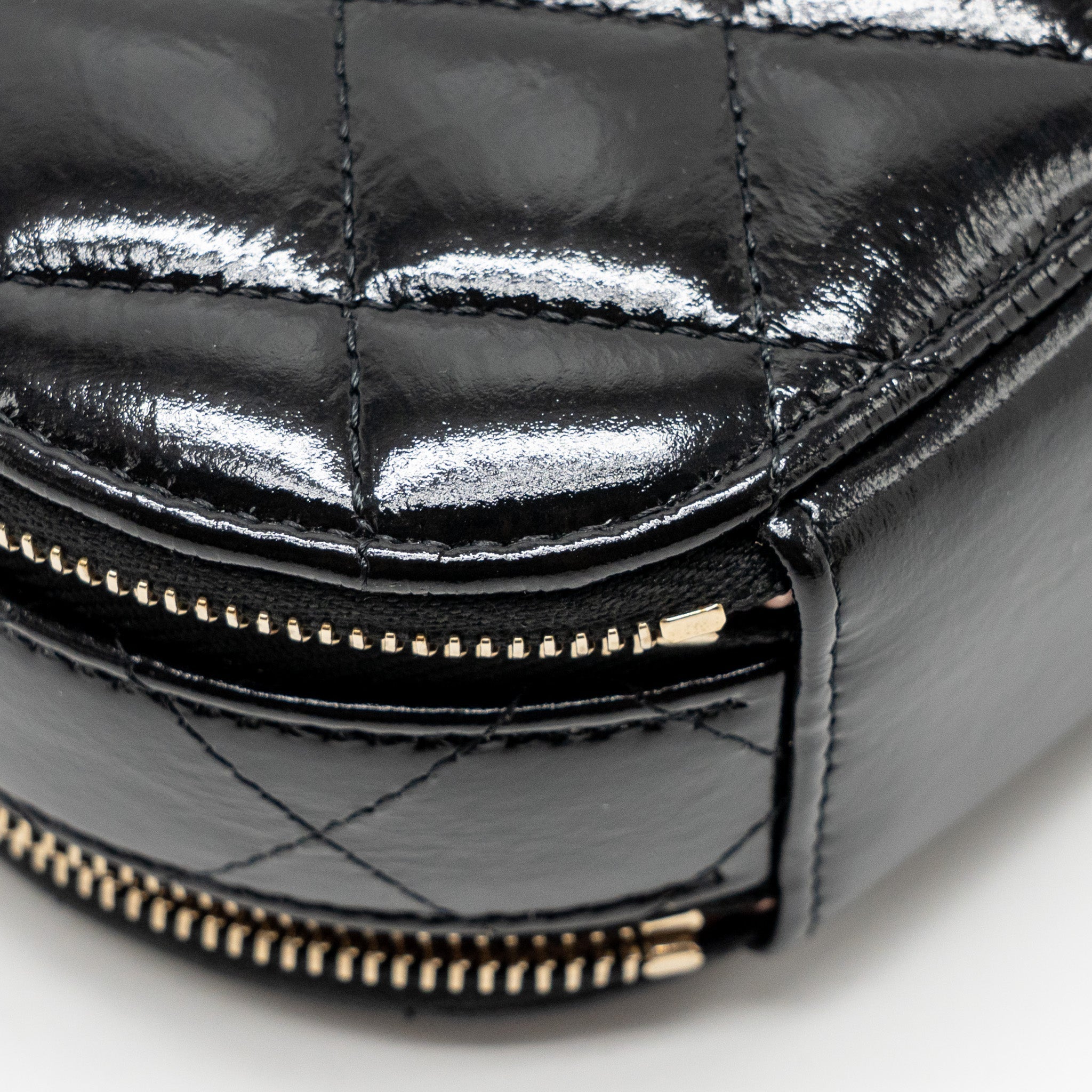 CHANEL 22B TOP HANDLE MINI ROUND VANITY CASE WITH CHAIN SHINY LAMBSKIN BLACK LGHW (MICROCHIP)