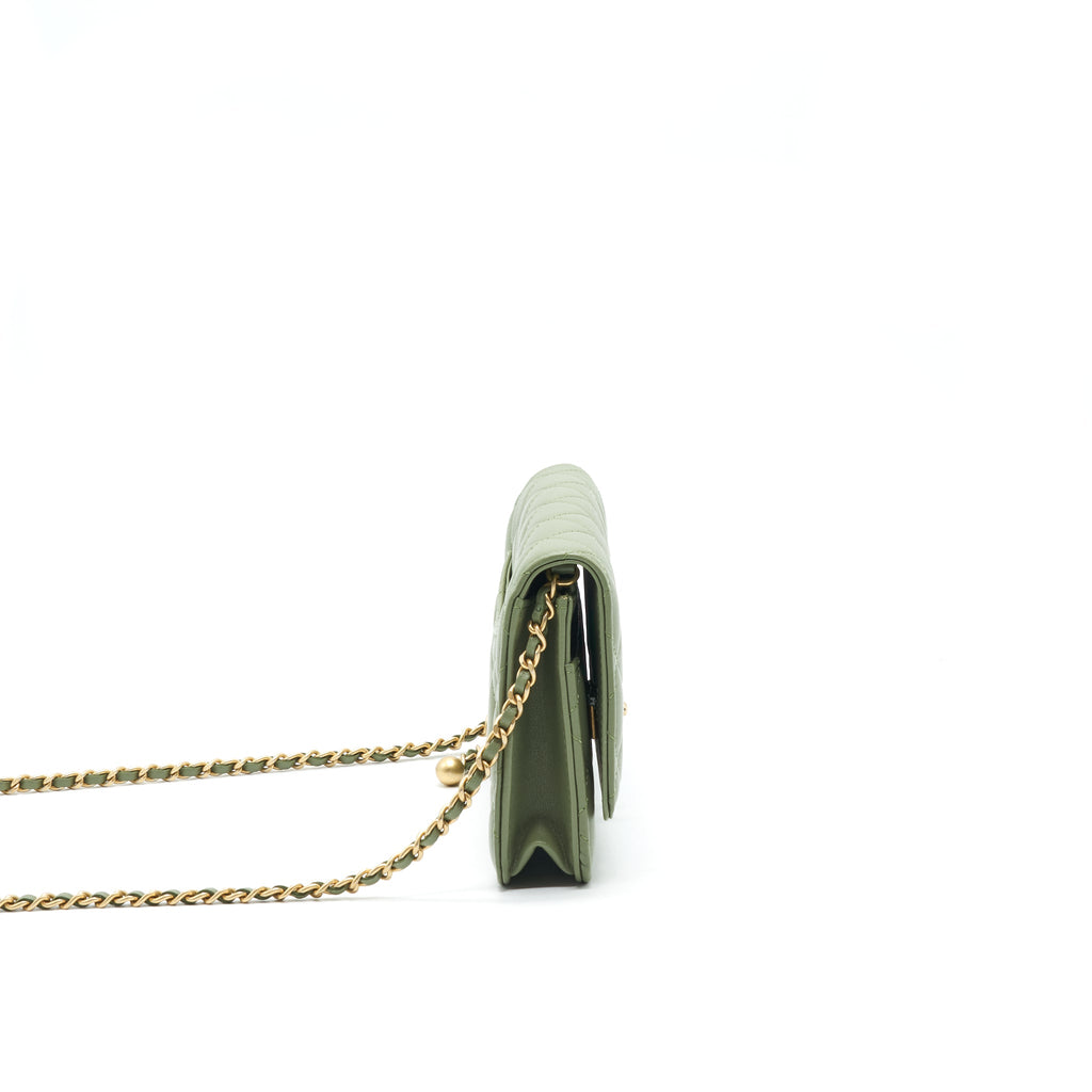 CHANEL 21B GREEN GHW PEARL CRUSH WALLET ON CHAIN