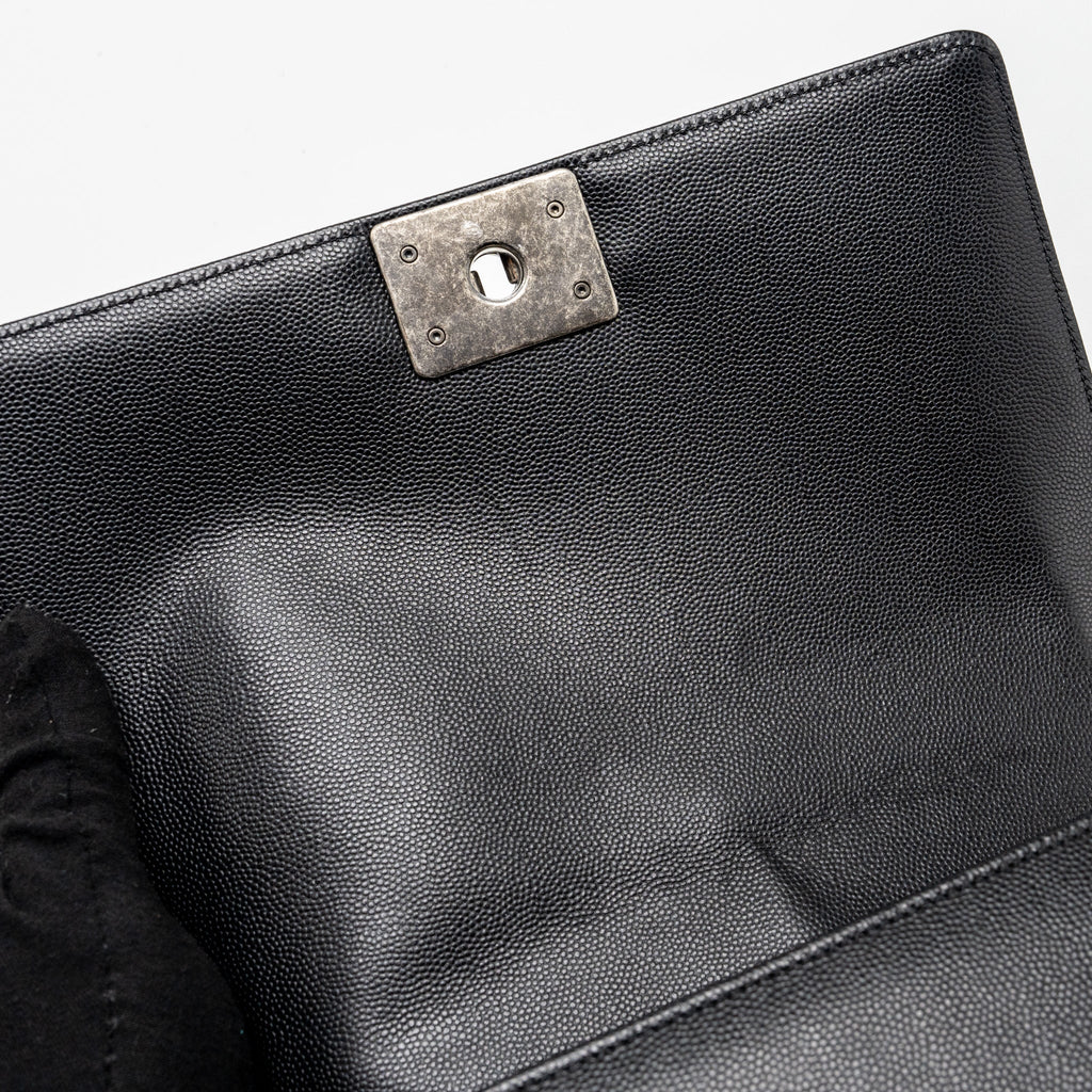 CHANEL MEDIUM BOY BAG CAVIAR BLACK RUTHENIUM SHW
