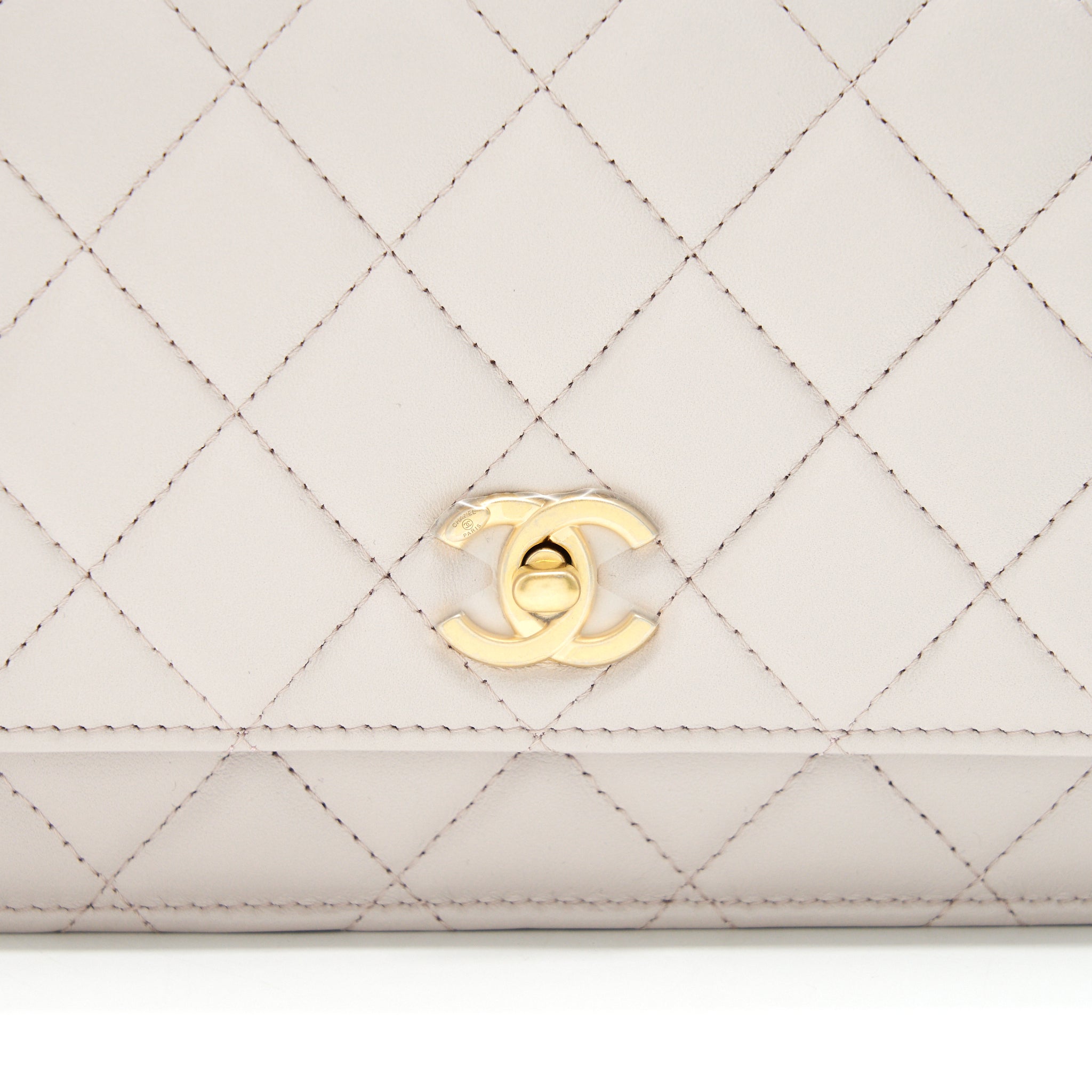 CHANEL 21B LIGHT PURPLE PEARL CRUSH WALLET ON CHAIN GHW