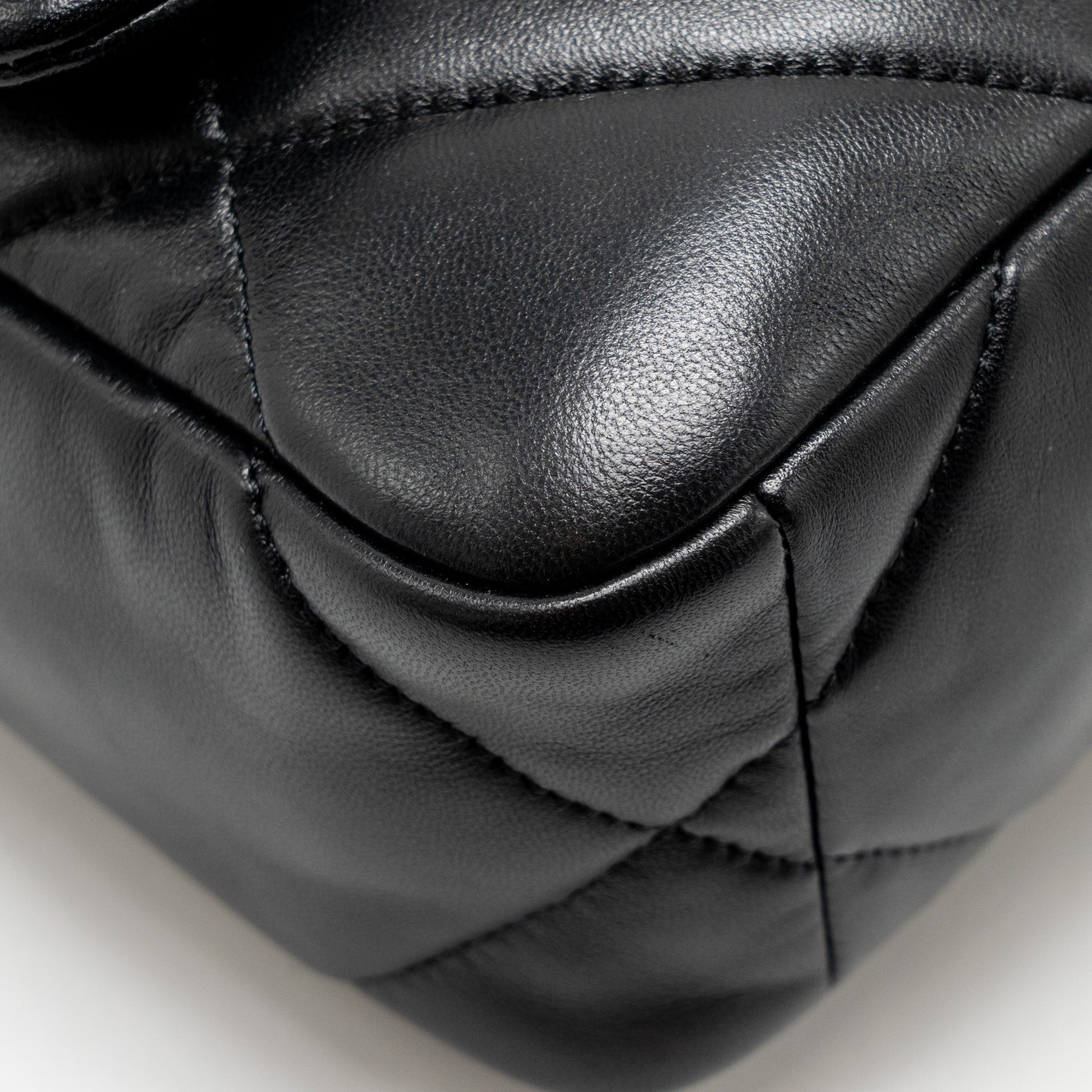 CHANEL SMALL 19 BAG LAMBSKIN BLACK MULTICOLOR HARDWARE (MICROCHIP)