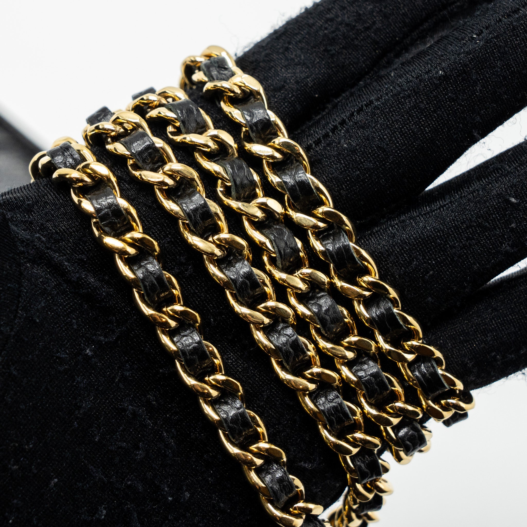 CHANEL CLASSIC WALLET ON CHAIN CAVIAR BLACK GHW(MICROCHIP)