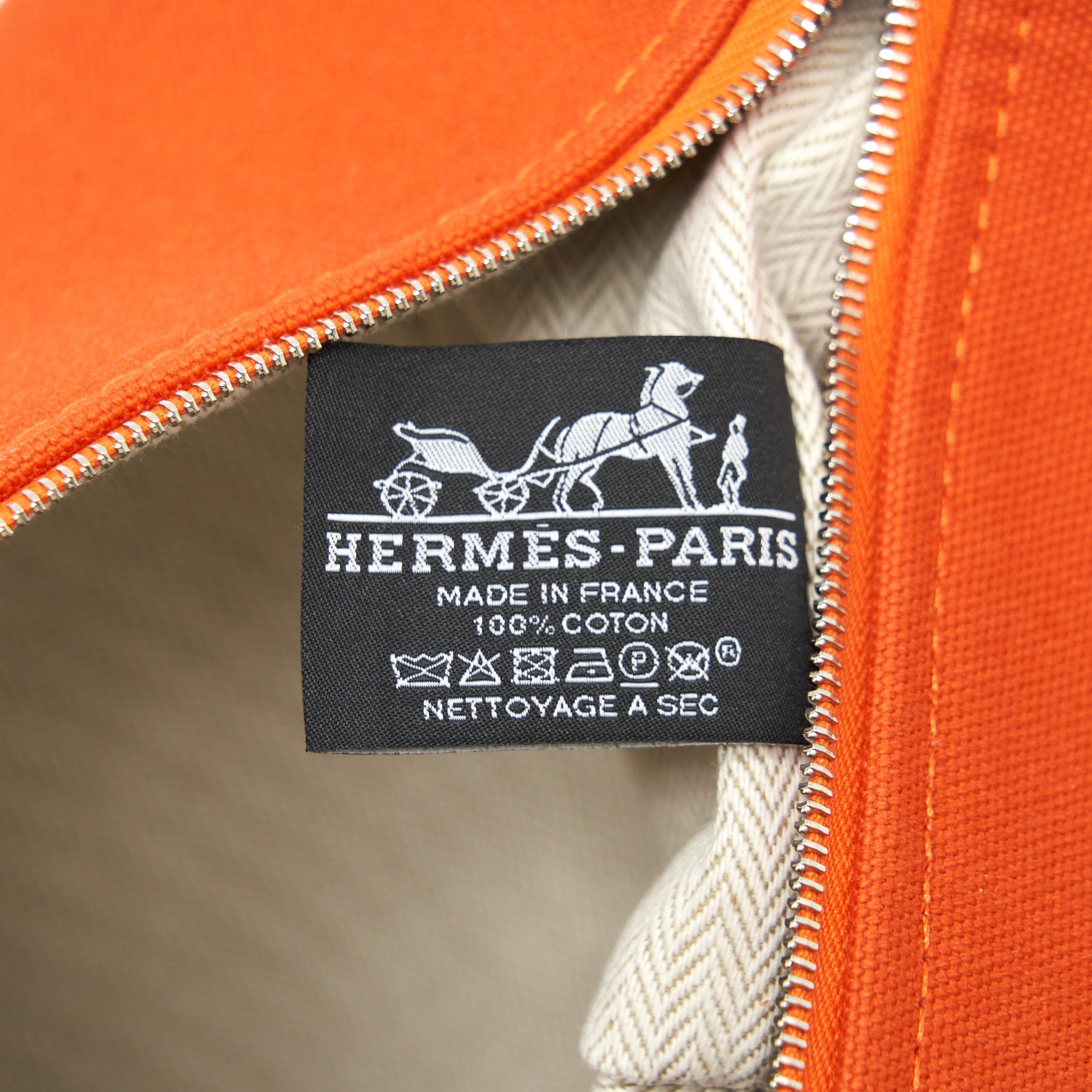 HERMES LARGE TROUSSE DE TOILETTE BRIDE A BRADC ORANGE FEU