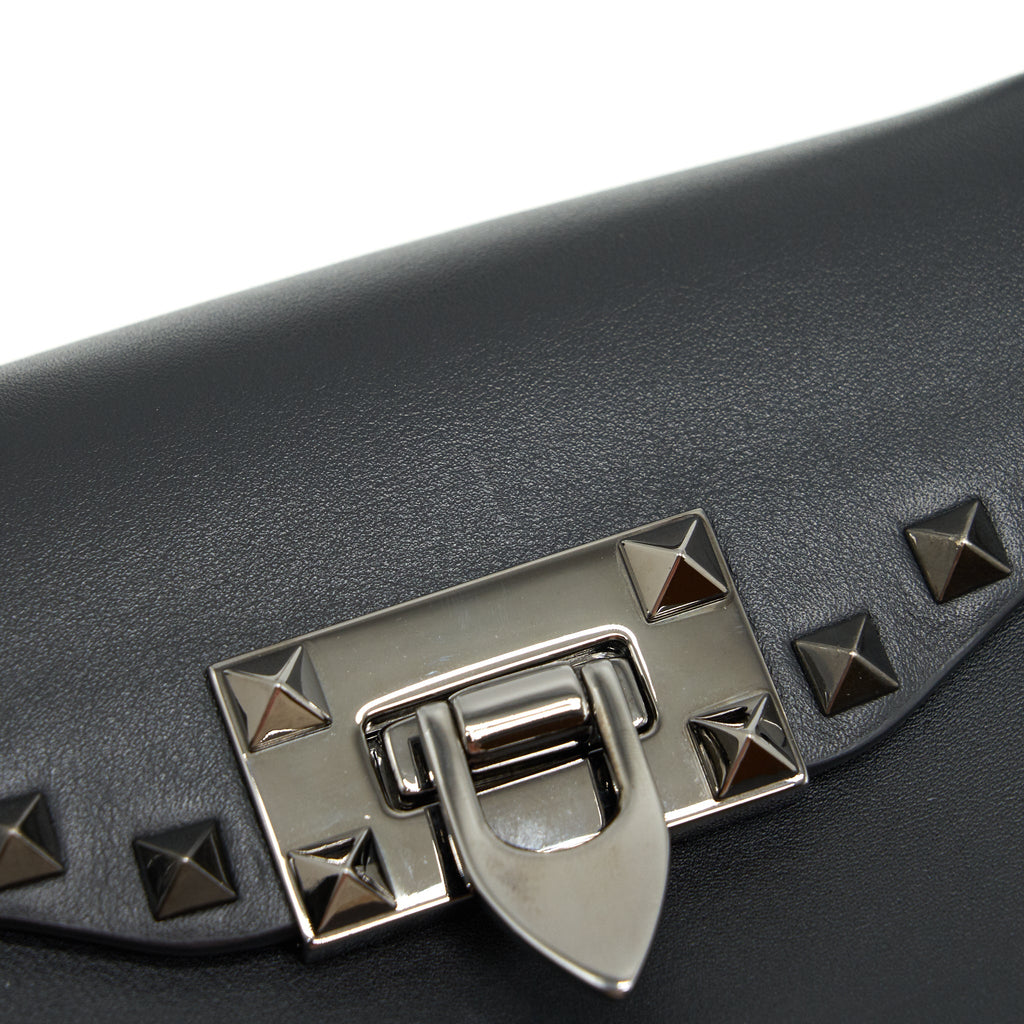 VALENTINO GARAVANI SMALL ROCKSTUD GRAINY CALFSKIN CROSSBODY BAG BLACK SHW