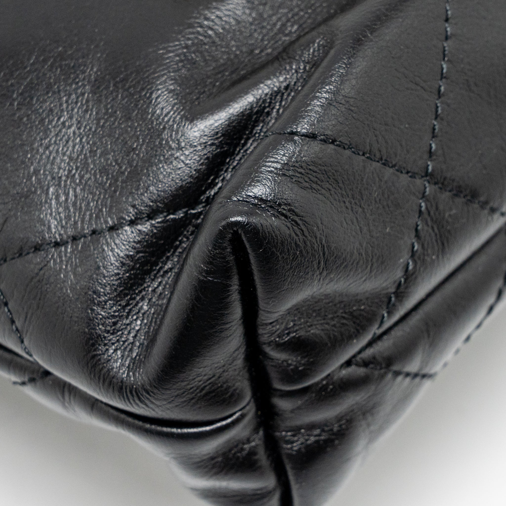 CHANEL MINI 22 BAG SHINY CALFSKIN BLACK GHW (MICROCHIP)
