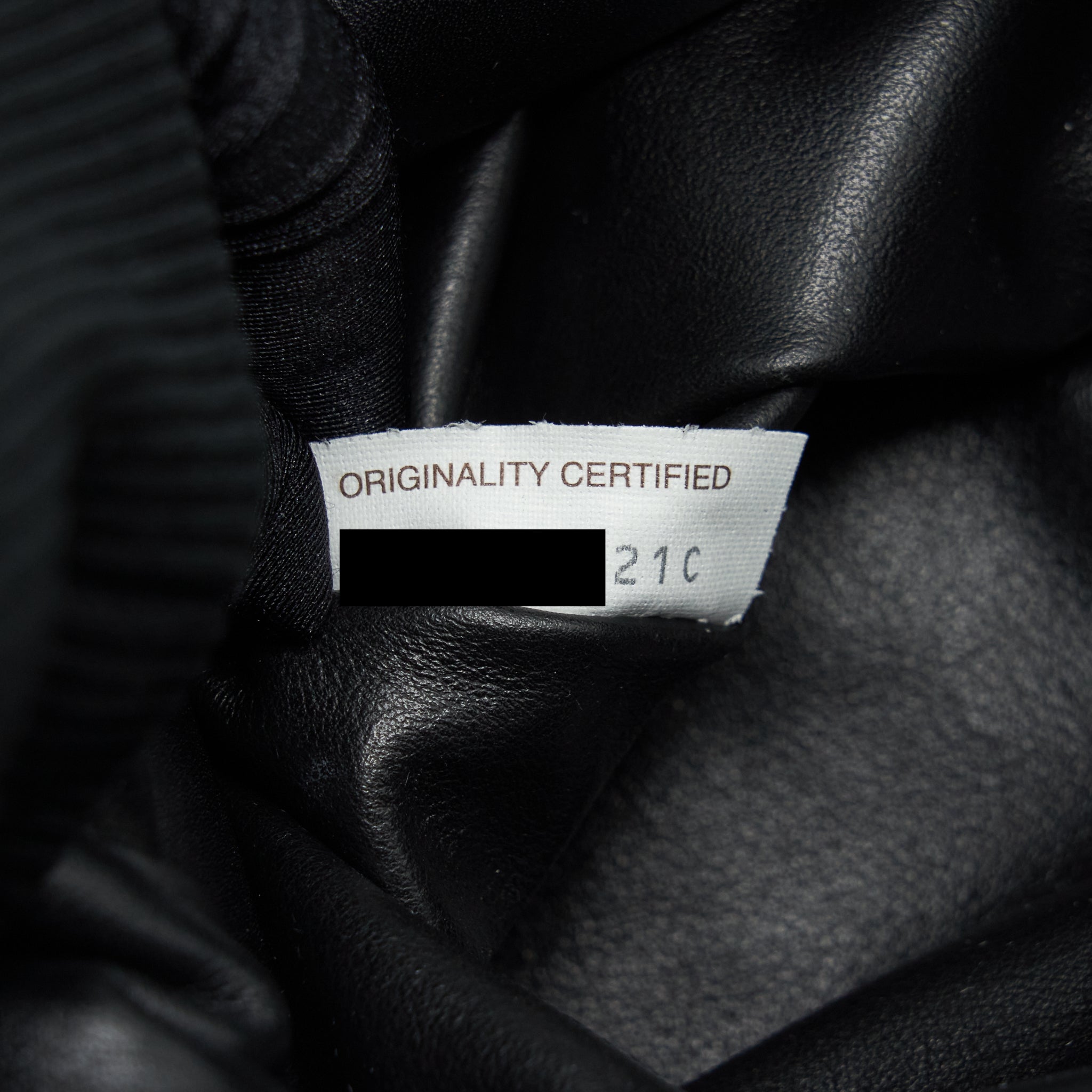 BOTTEGA VENETA CHAIN POUCH CALFSKIN BLACK GHW