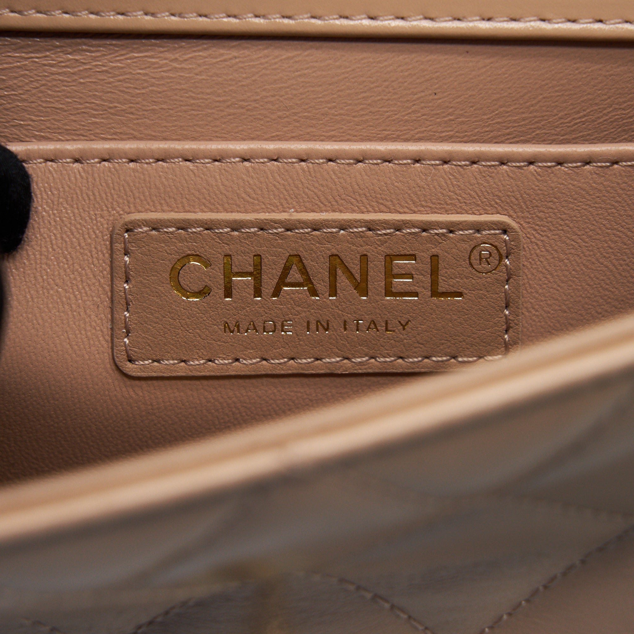 CHANEL 21A GOLD CRUSH FLAP BAG CALFSKIN BEIGE GHW