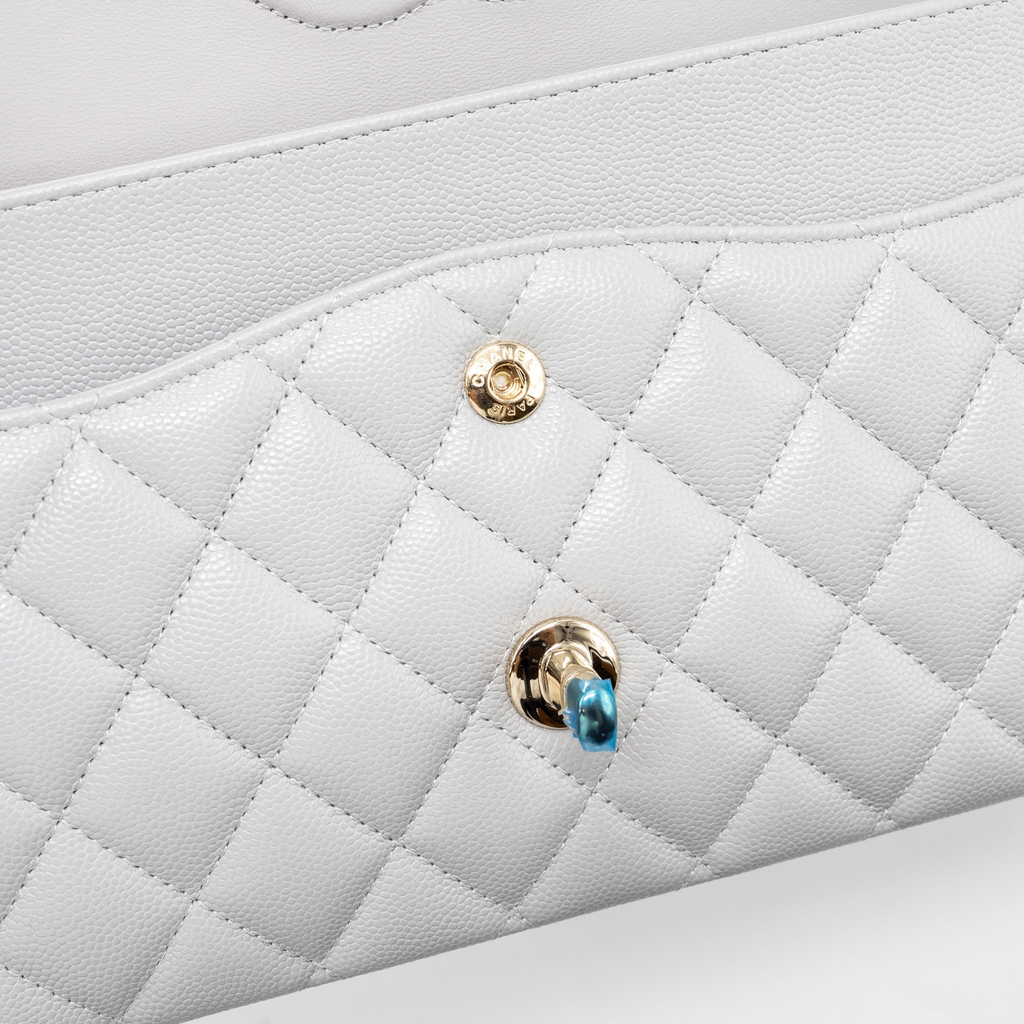 CHANEL CLASSIC MEDIUM DOUBLE FLAP BAG CAVIAR LIGHT GREY LGHW (MICROCHIP)