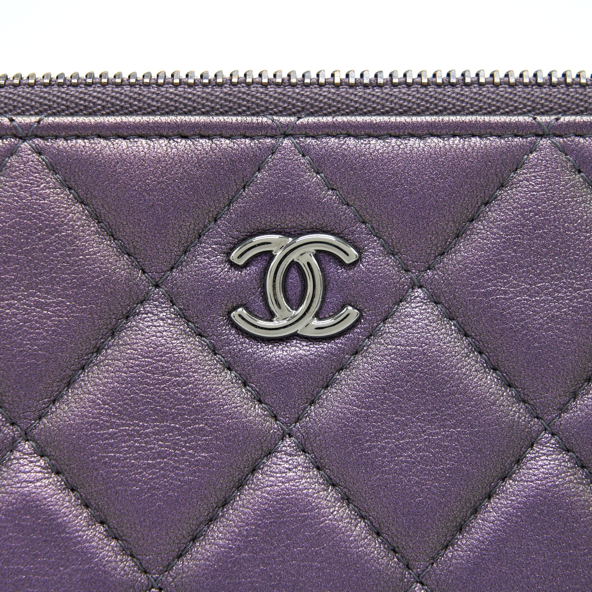 CHANEL QUILTED LEATHER CLUTCH BAG IN METALLIC PURPLE