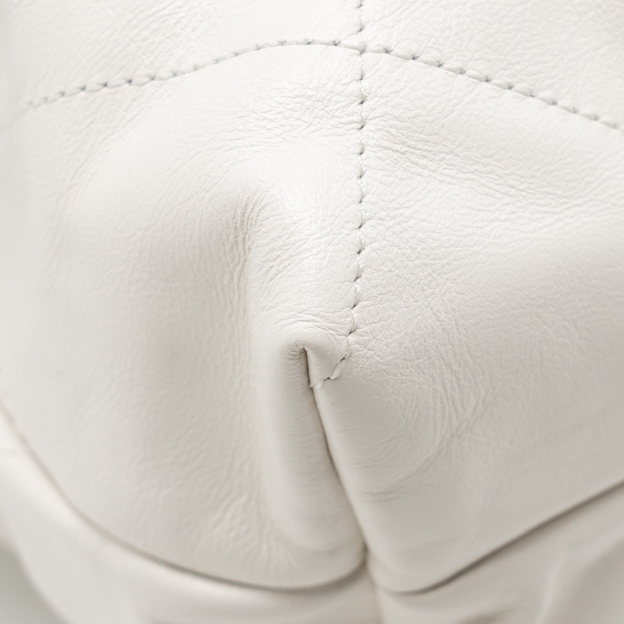 CHANEL LARGE 22 BAG SHINY CALFSKIN WHITE GHW (MICROCHIP)