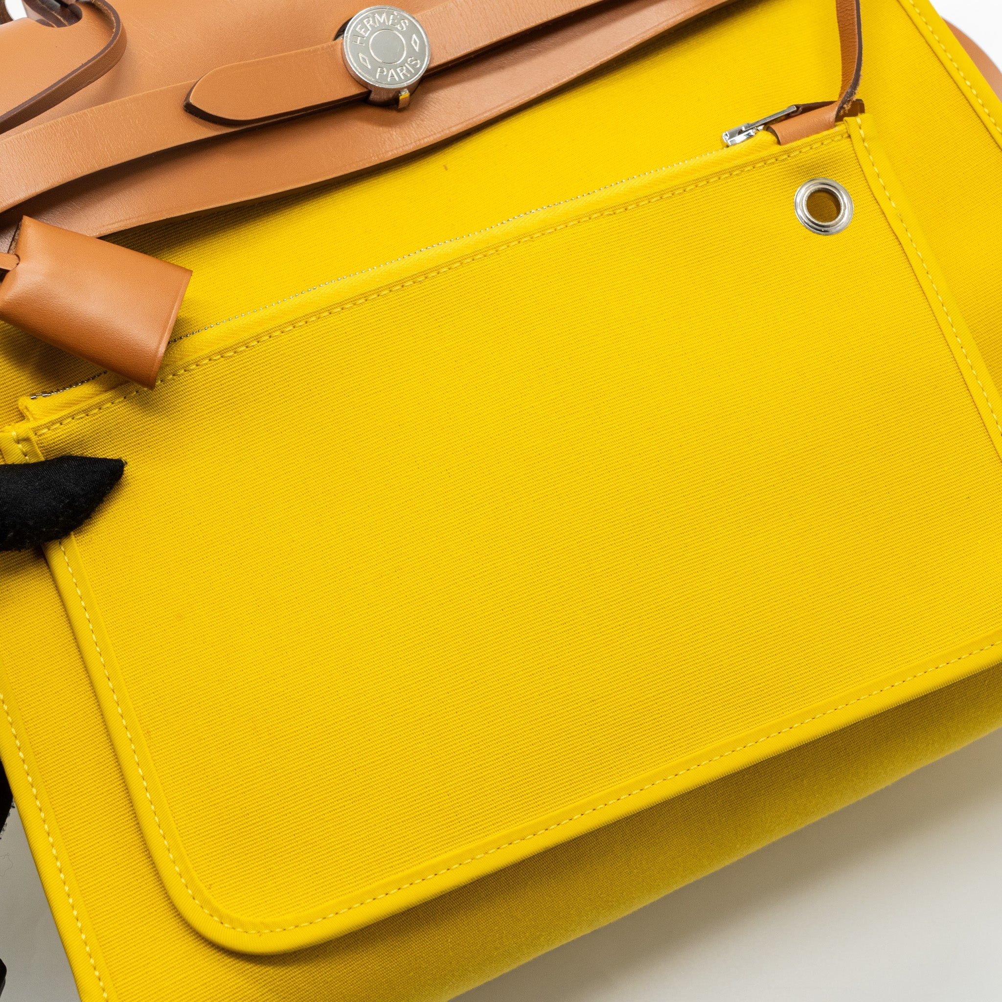 HERMES HERBAG 31 ZIP BAG CANVAS / LEATHER JAUNE DE NAPLES / NATURAL SHW