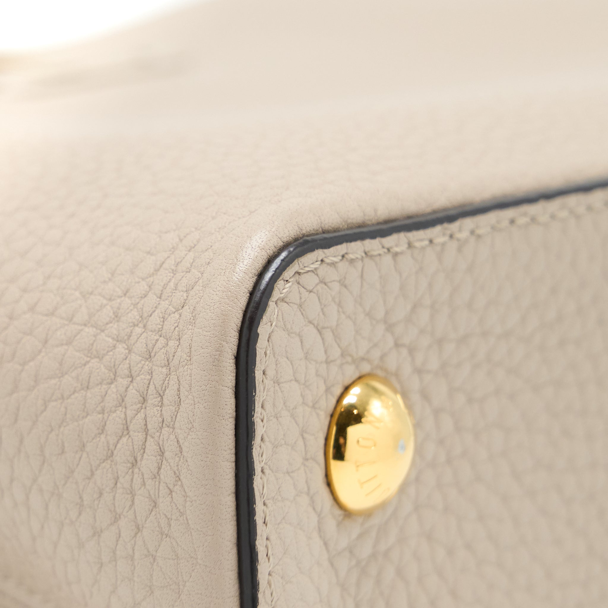 LOUIS VUITTON CAPUCINE MM TAURILLON GALET GHW