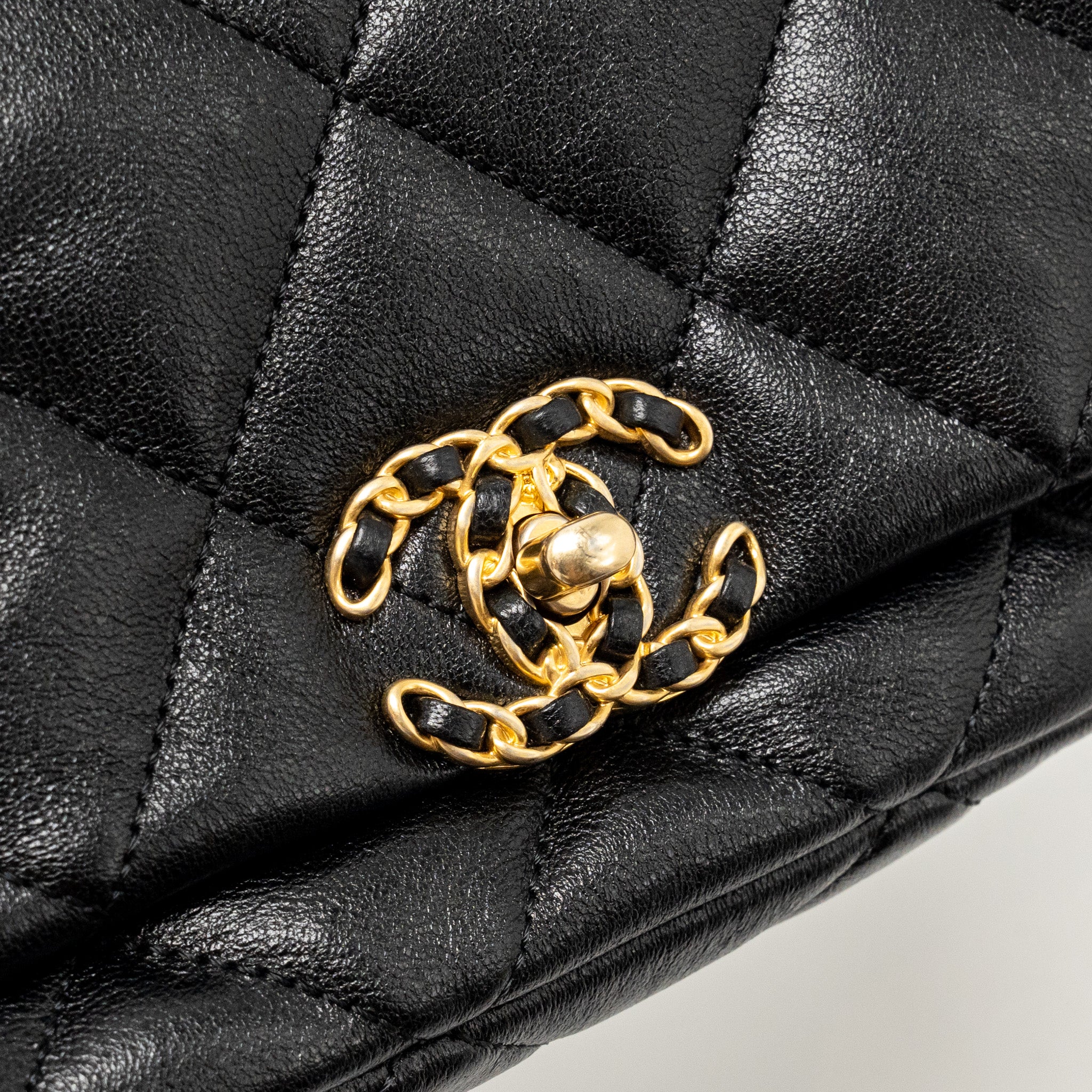 CHANEL 19 WAIST BAG GOATSKIN BLACK MULTICOLOUR HARDWARE