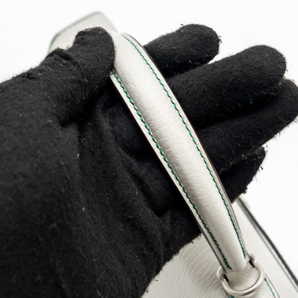 HERMES KELLY 25 SPECIAL ORDER CHÈVRE MYSORE GRIS PERLE/MALACHITE/VERT EMERAUDE BRUSHED SHW
