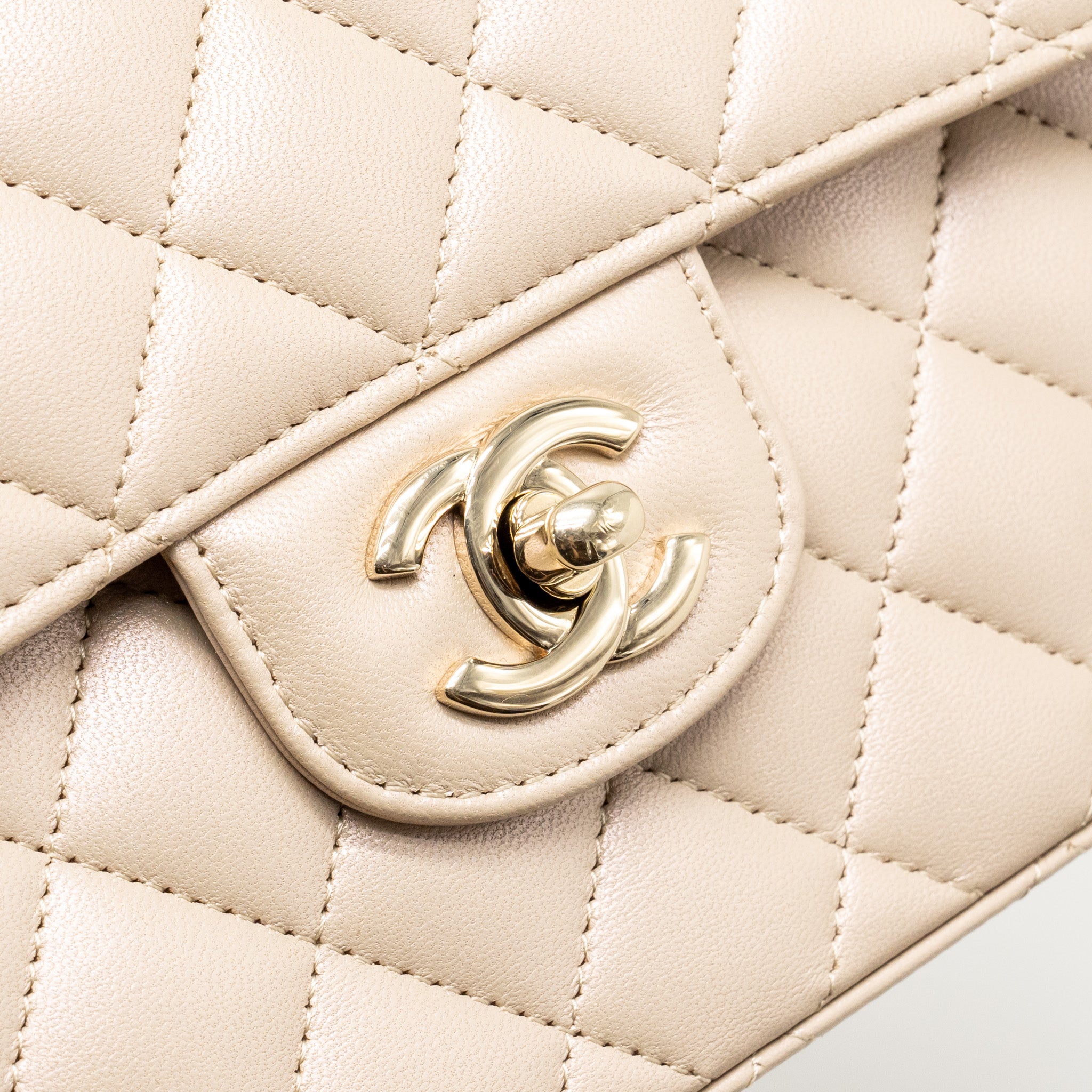 CHANEL MEDIUM CLASSIC DOUBLE FLAP BAG LAMBSKIN IRIDESCENT IVORY LGHW