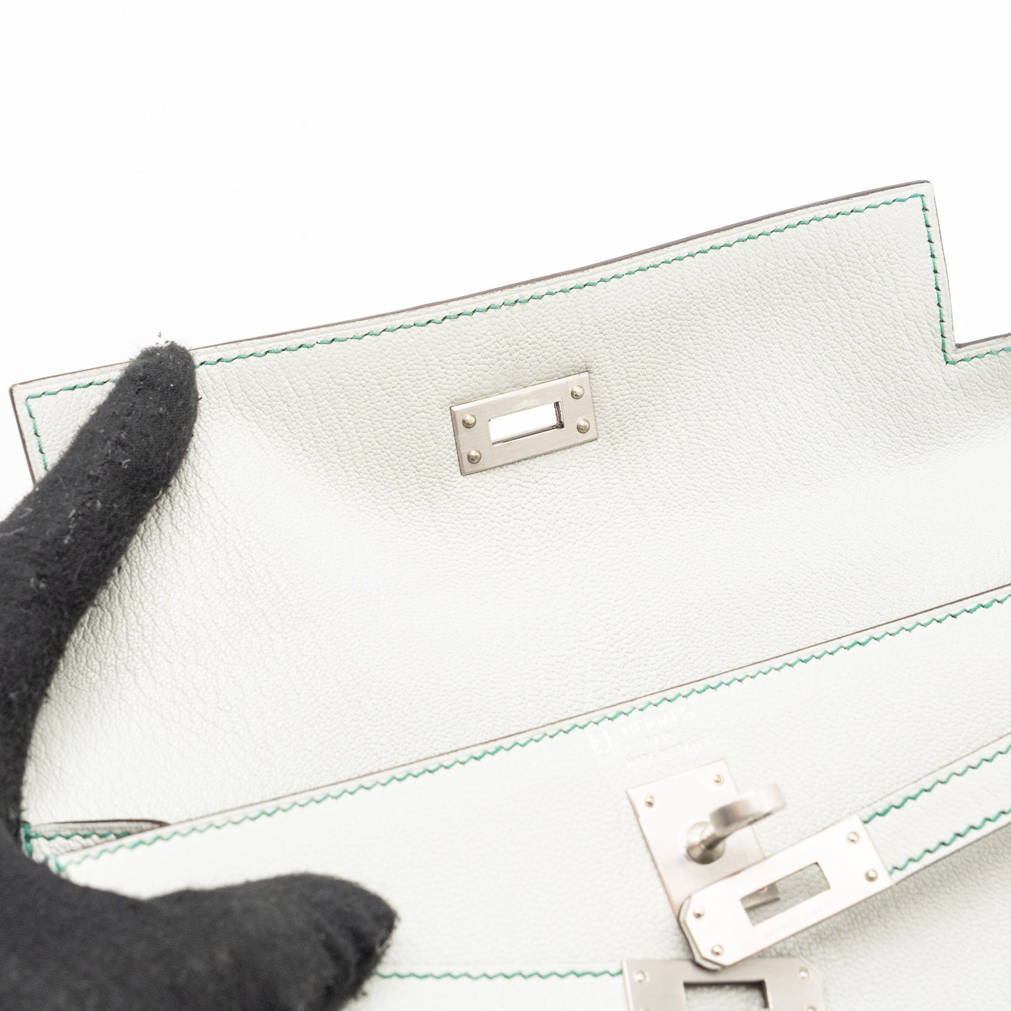 HERMES KELLY 25 SPECIAL ORDER CHÈVRE MYSORE GRIS PERLE/MALACHITE/VERT EMERAUDE BRUSHED SHW