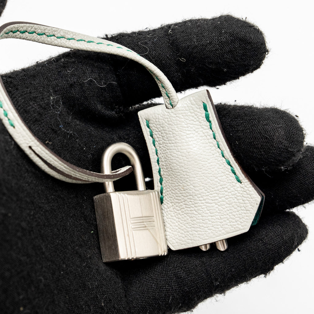 HERMES KELLY 25 SPECIAL ORDER CHÈVRE MYSORE GRIS PERLE/MALACHITE/VERT EMERAUDE BRUSHED SHW