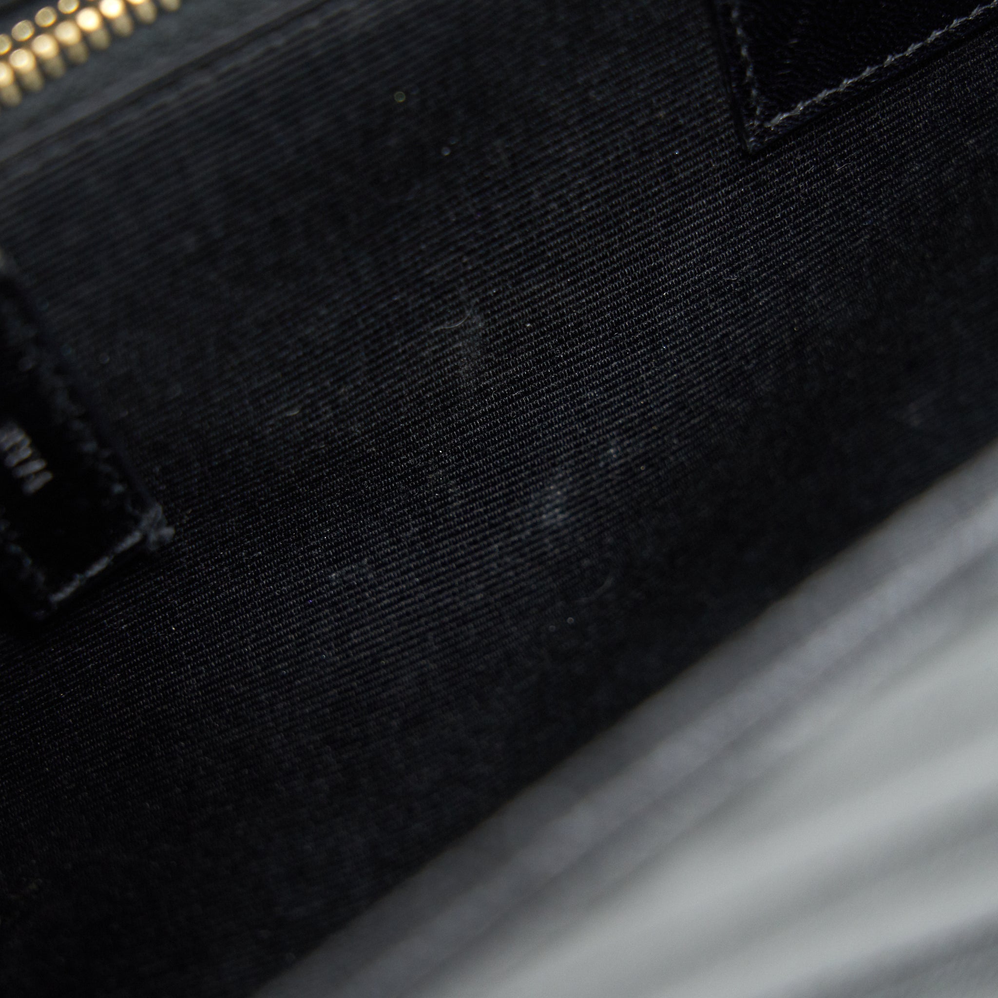 SAINT LAURENT / YSL LARGE ENVELOPE CHAIN FLAP BAG IN BLACK GRAIN DE POUDRE