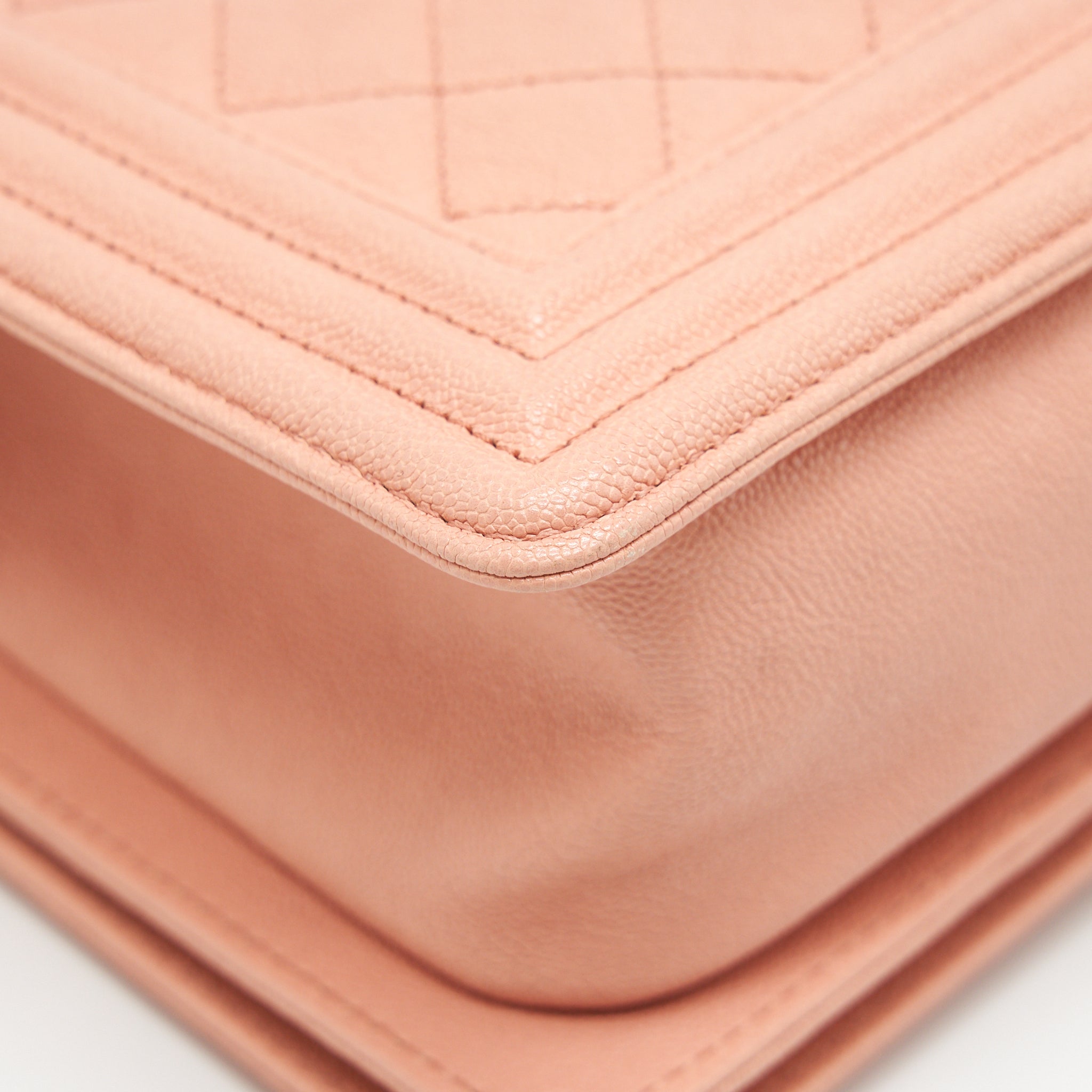 CHANEL MEDIUM BOY CHANEL BAG CAVIAR PINK GHW
