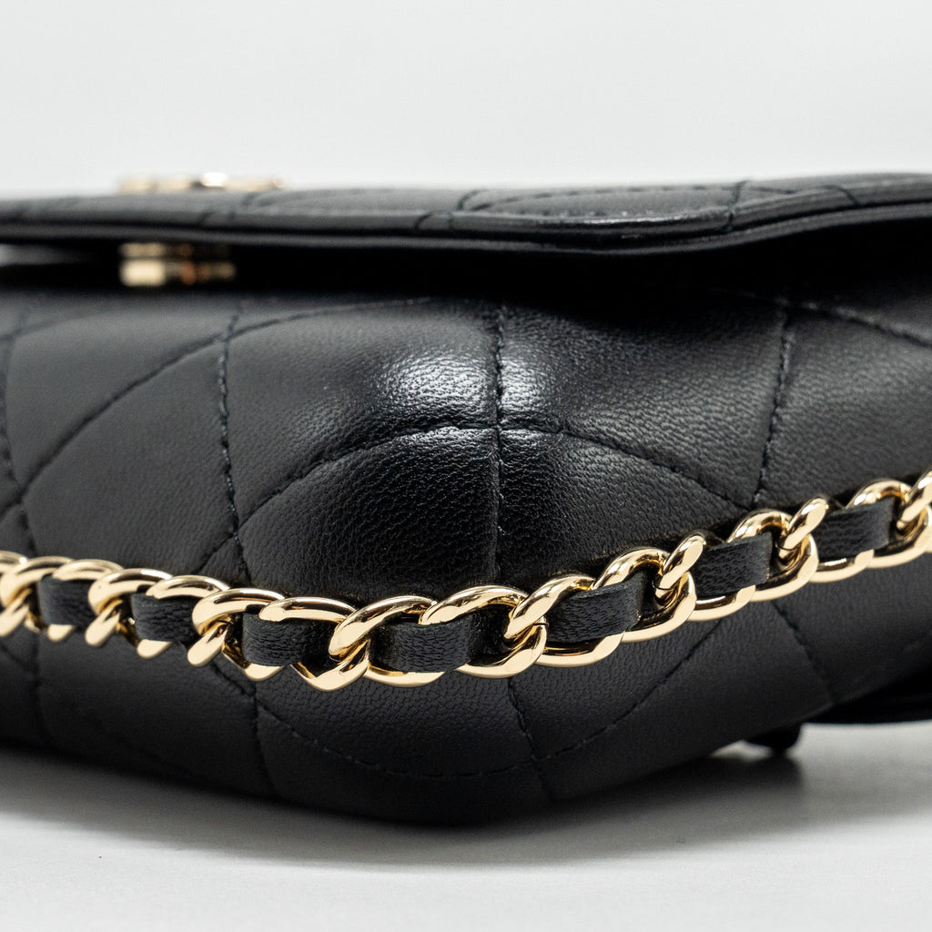 CHANEL 22A PHONE CASE/MINI WALLET ON CHAIN LAMBSKIN BLACK LGHW (MICROCHIP)