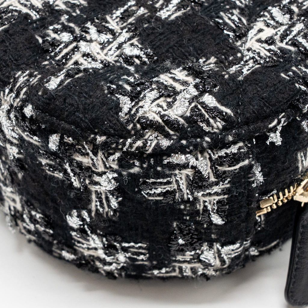 CHANEL 19 ROUND CLUTCH WITH CHAIN TWEED MULTICOLOUR GHW