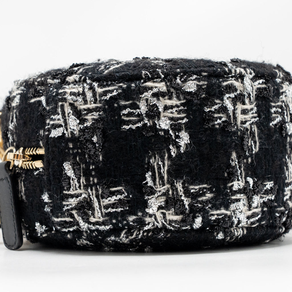 CHANEL 19 ROUND CLUTCH WITH CHAIN TWEED MULTICOLOUR GHW