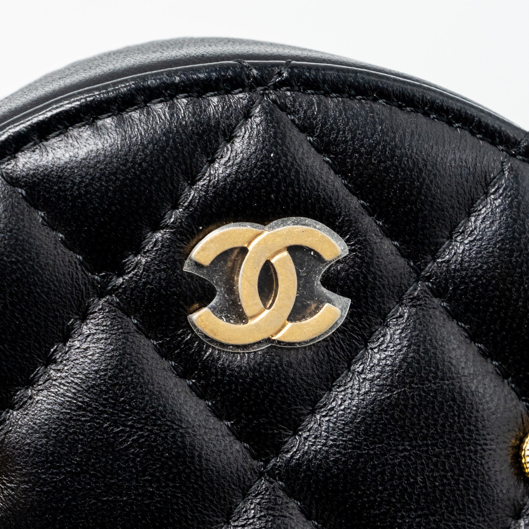 CHANEL LIMITED EDITION CHARM ROUND CLUTCH WITH CHAIN LAMBSKIN BLACK GHW