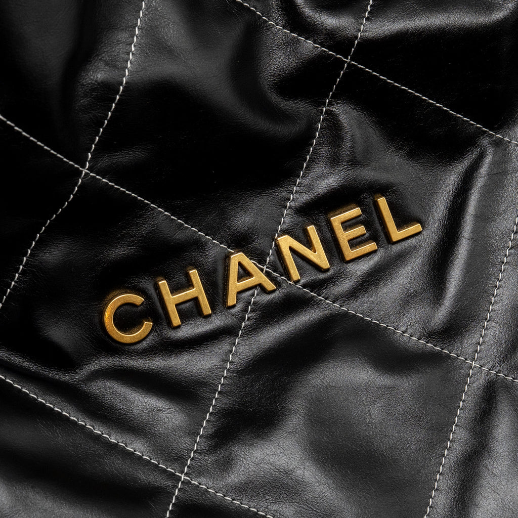CHANEL MEDIUM 22 BAG WHITE STITCHING CALFSKIN BLACK GHW (MICROCHIP)