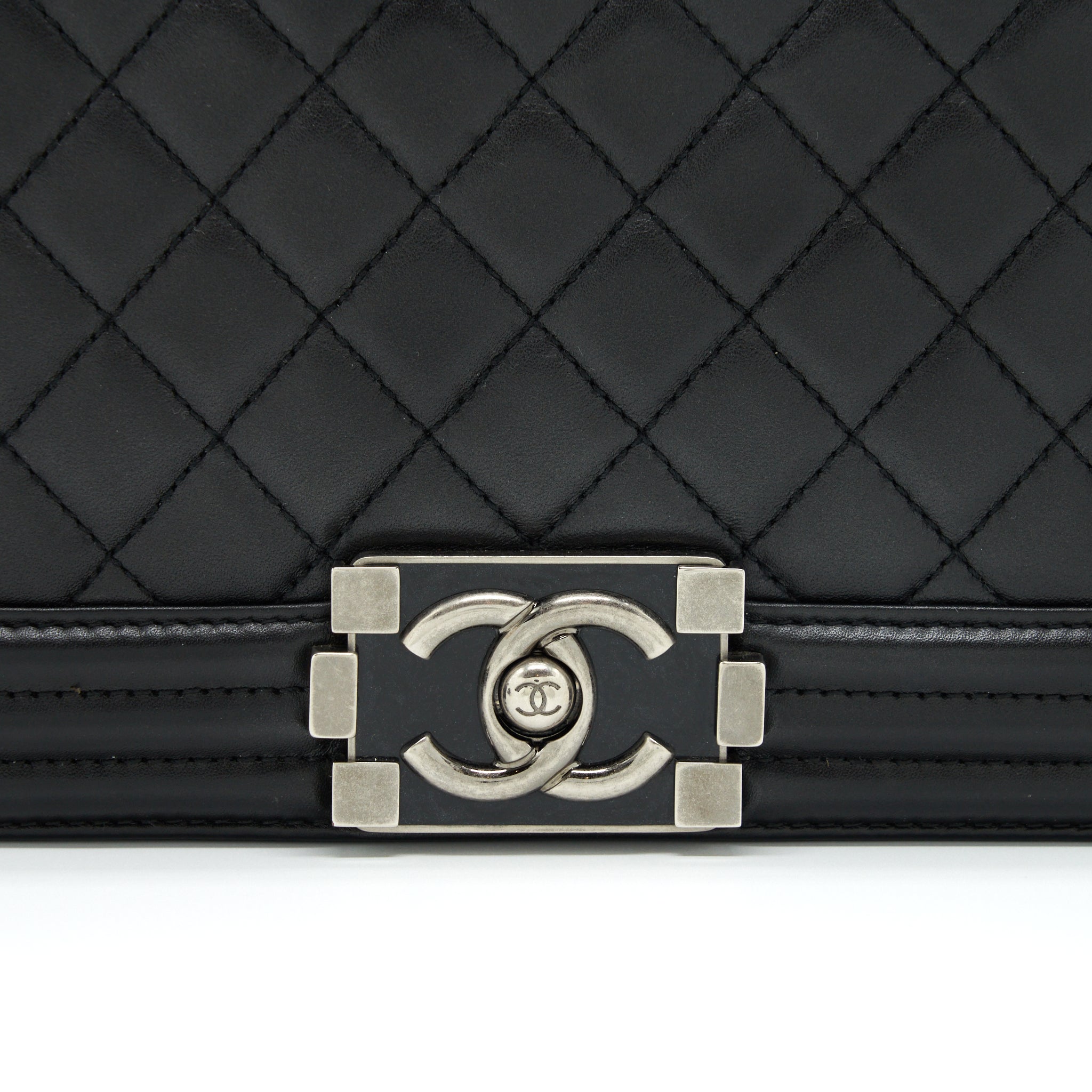 CHANEL MEDIUM BOY BAG CALFSKIN BLACK RUTHENIUM/BLACK HARDWARE