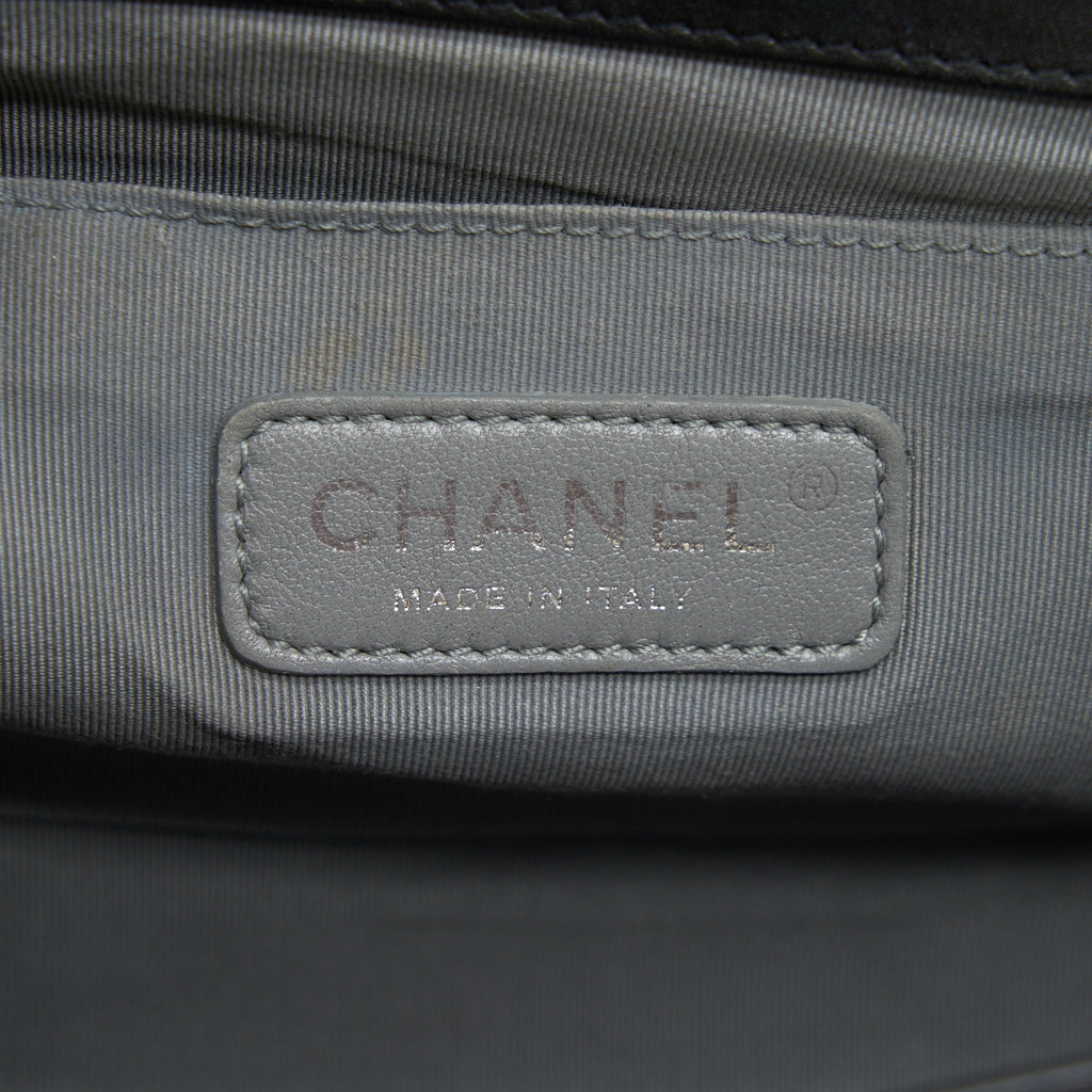 CHANEL MEDIUM BOY BAG CALFSKIN BLACK RUTHENIUM/BLACK HARDWARE