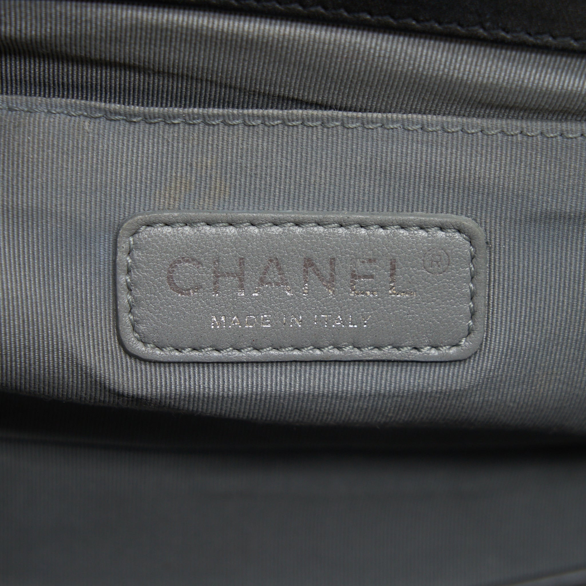 CHANEL MEDIUM BOY BAG CALFSKIN BLACK RUTHENIUM/BLACK HARDWARE
