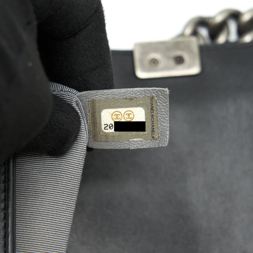 CHANEL MEDIUM BOY BAG CALFSKIN BLACK RUTHENIUM/BLACK HARDWARE